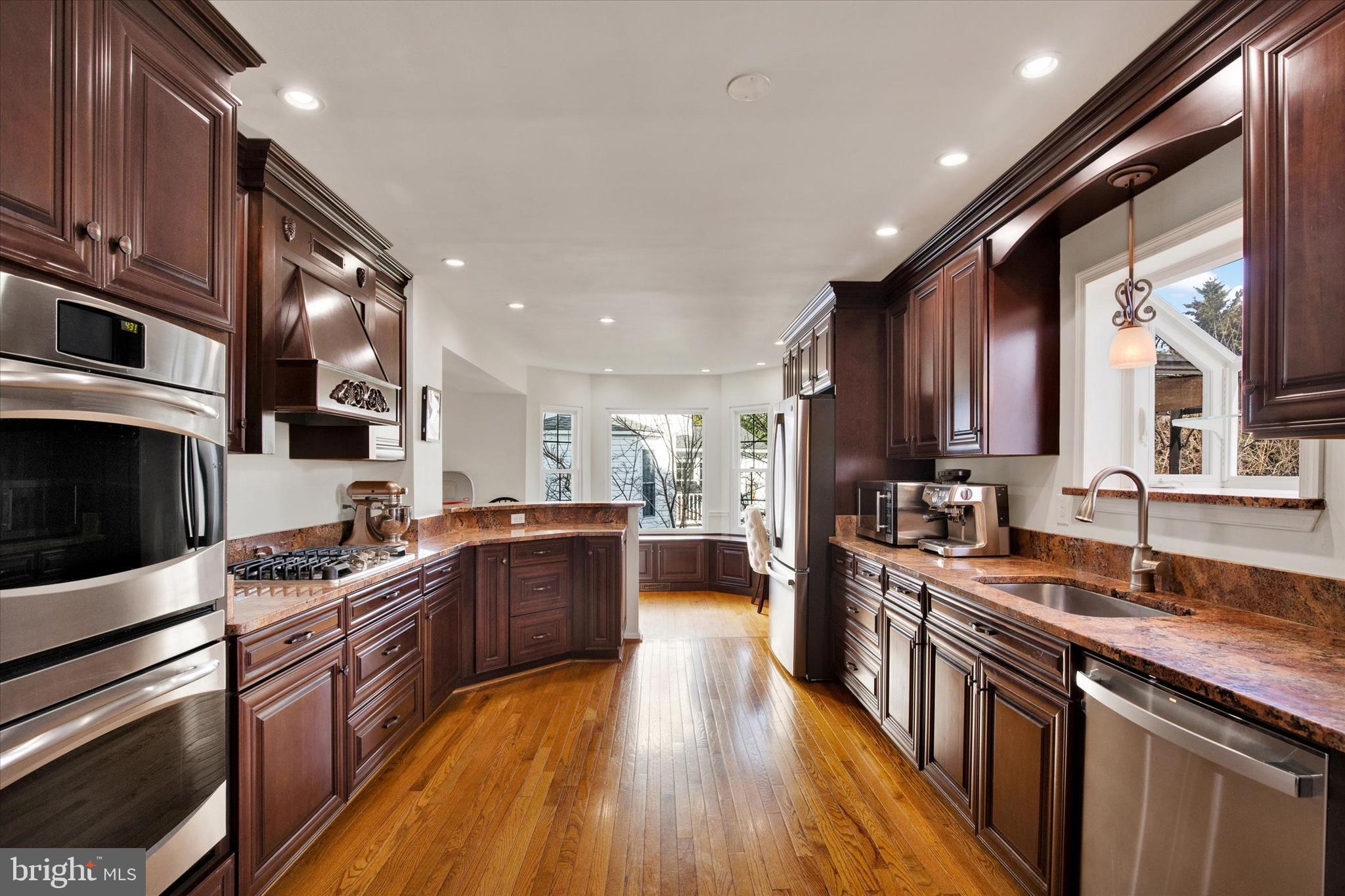 FOREST LAKES - Residential
