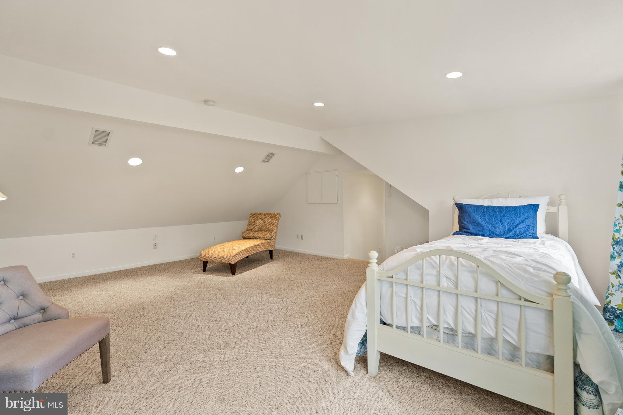 WAYNEWOOD - Residential