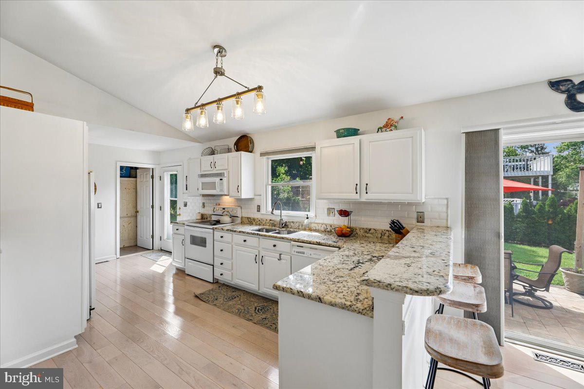 WHITES CREEK MANOR - Residential