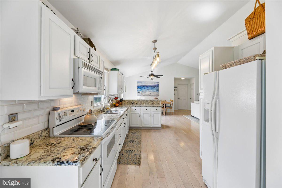 WHITES CREEK MANOR - Residential