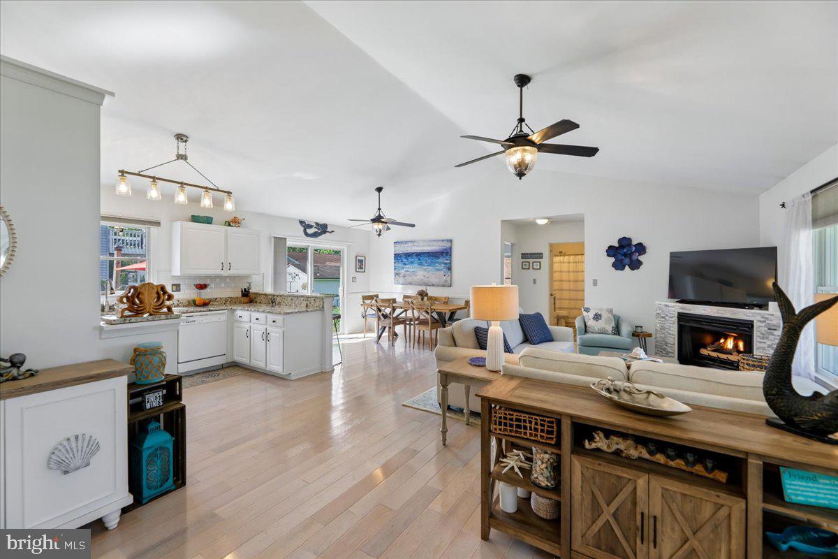 WHITES CREEK MANOR - Residential