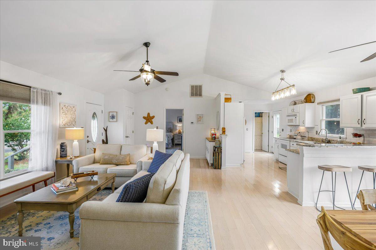 WHITES CREEK MANOR - Residential