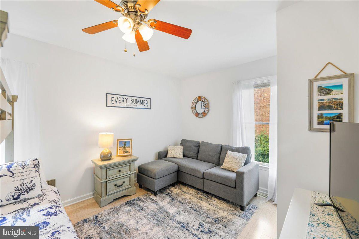 WHITES CREEK MANOR - Residential