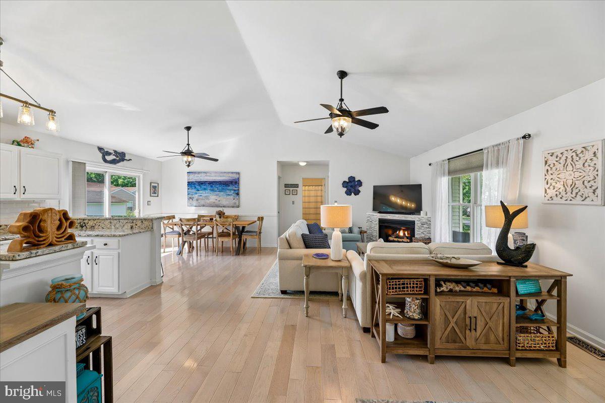 WHITES CREEK MANOR - Residential