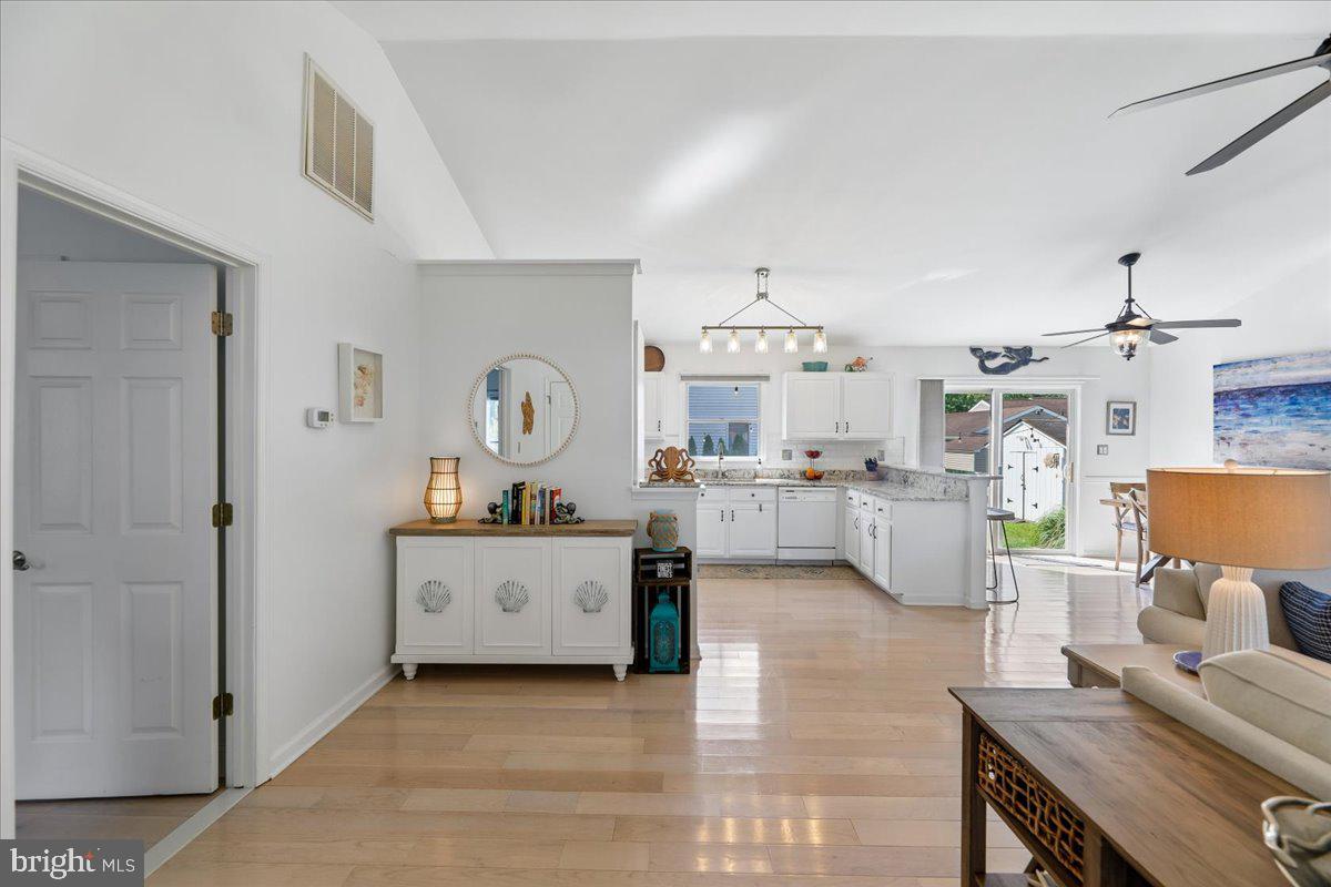 WHITES CREEK MANOR - Residential