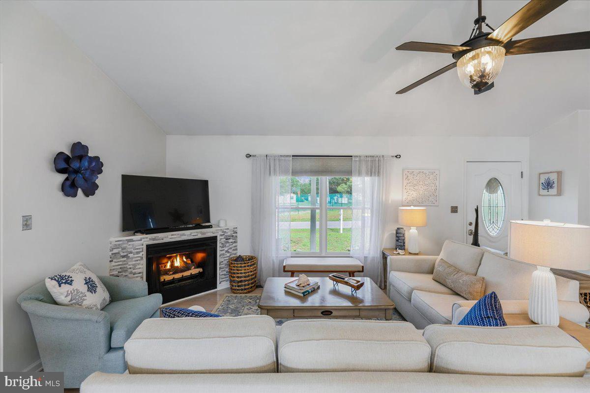 WHITES CREEK MANOR - Residential