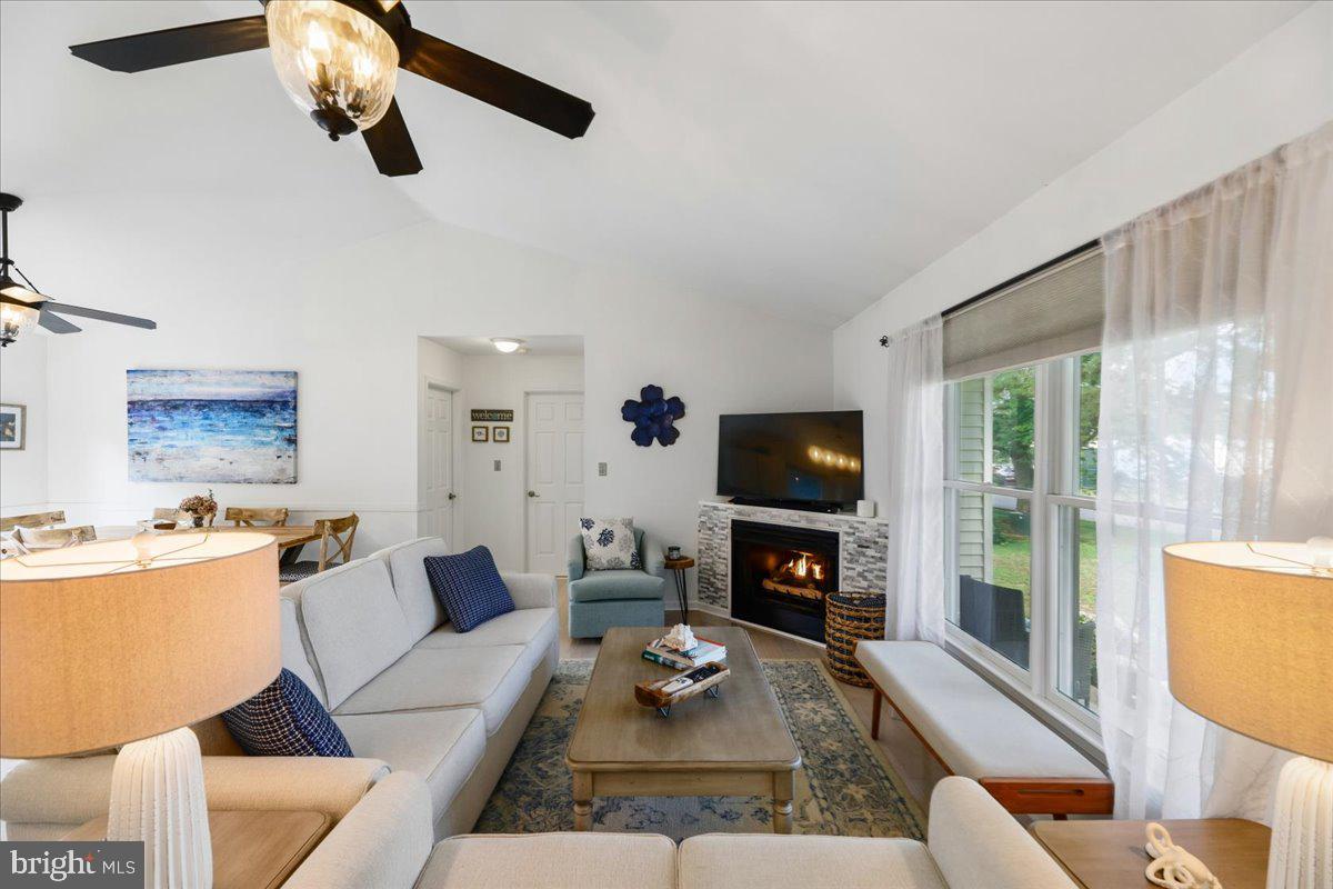 WHITES CREEK MANOR - Residential