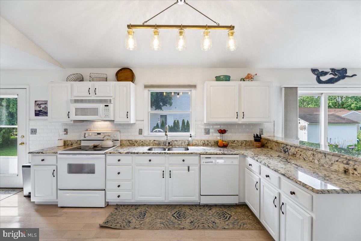 WHITES CREEK MANOR - Residential