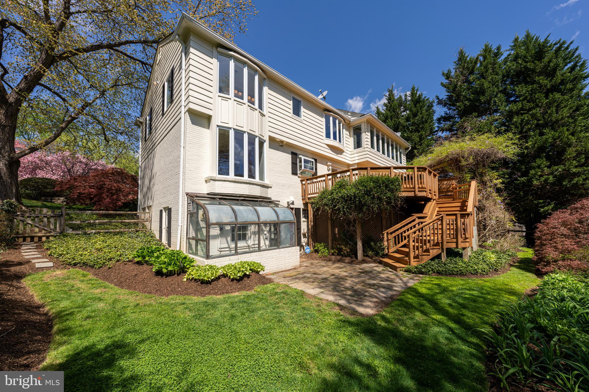 CARLIN TERRACE - Residential