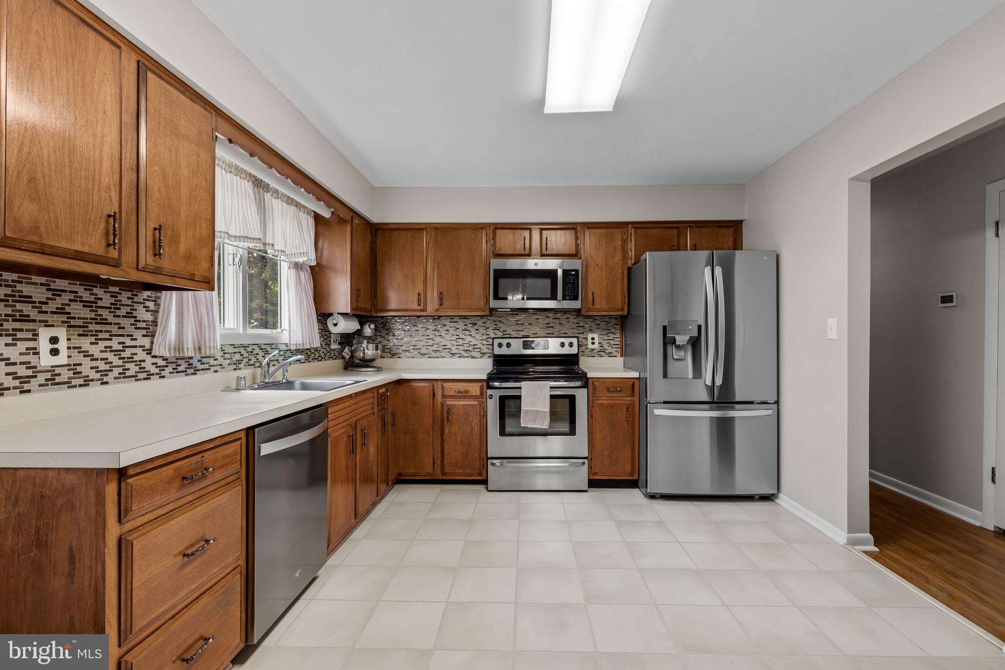 WOODRIDGE MANOR - Residential