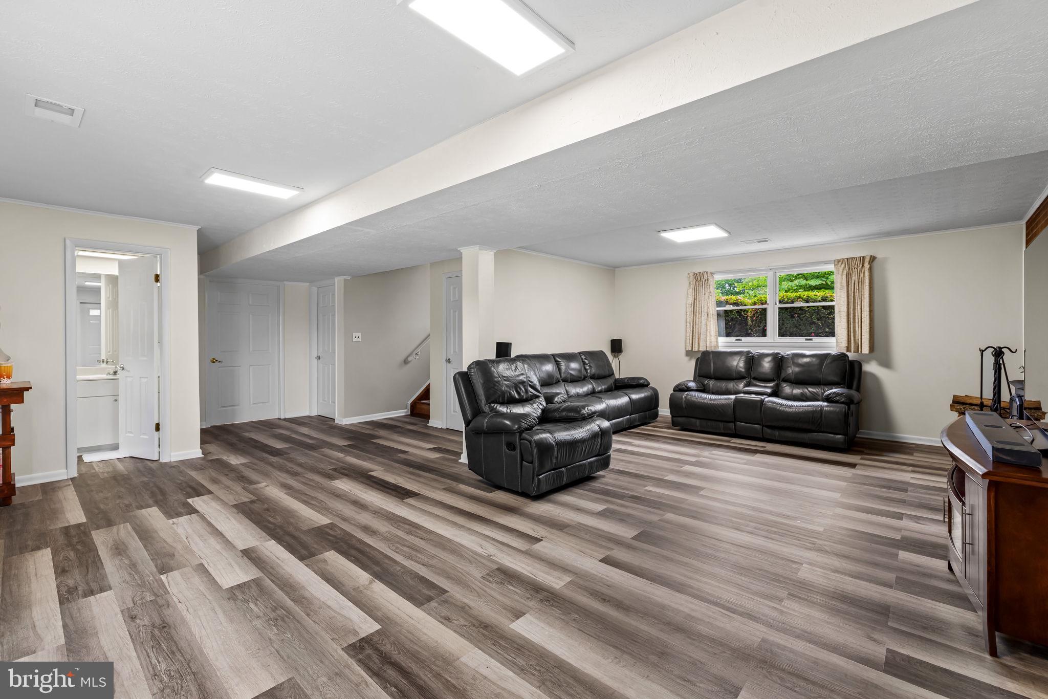 WOODRIDGE MANOR - Residential