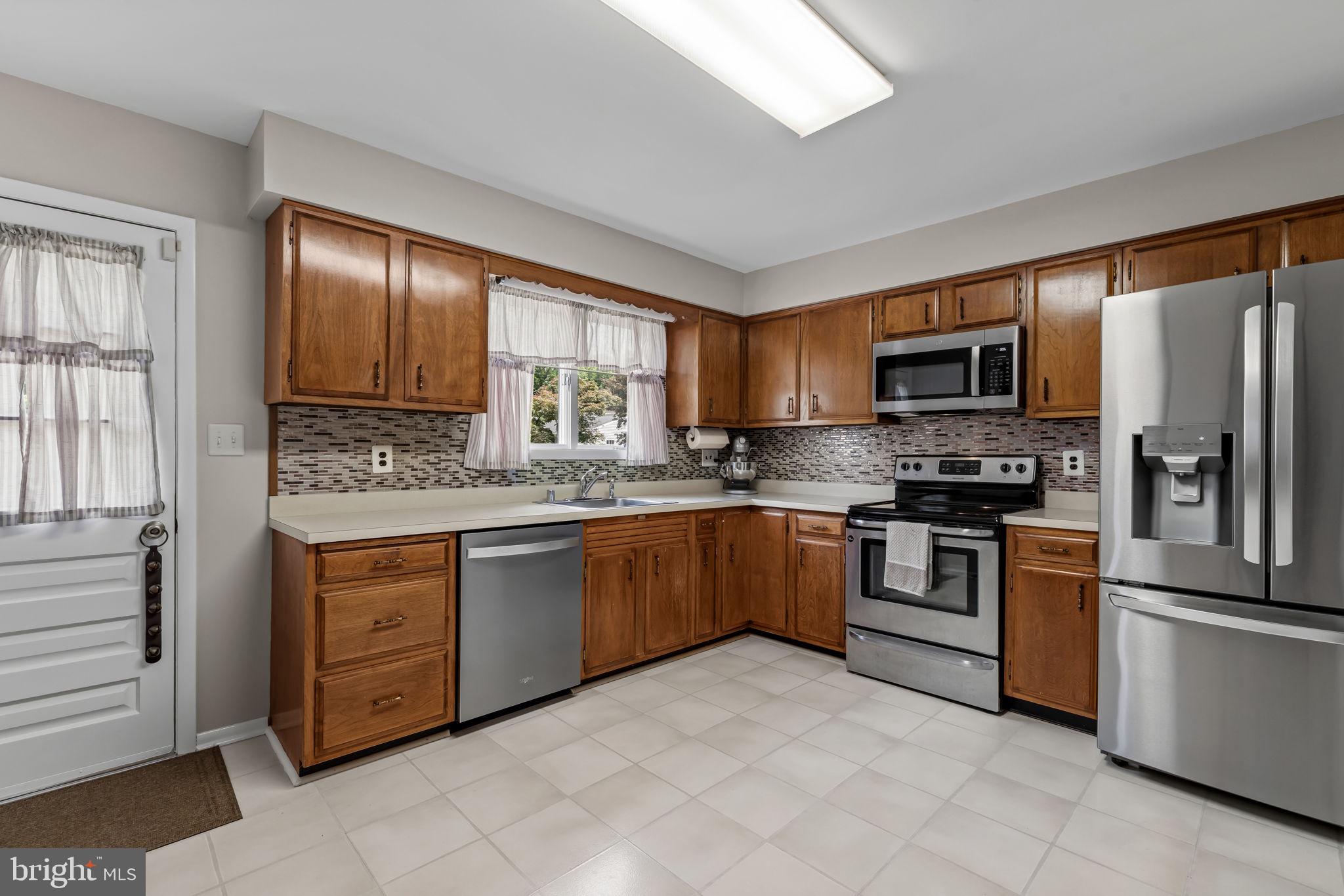 WOODRIDGE MANOR - Residential