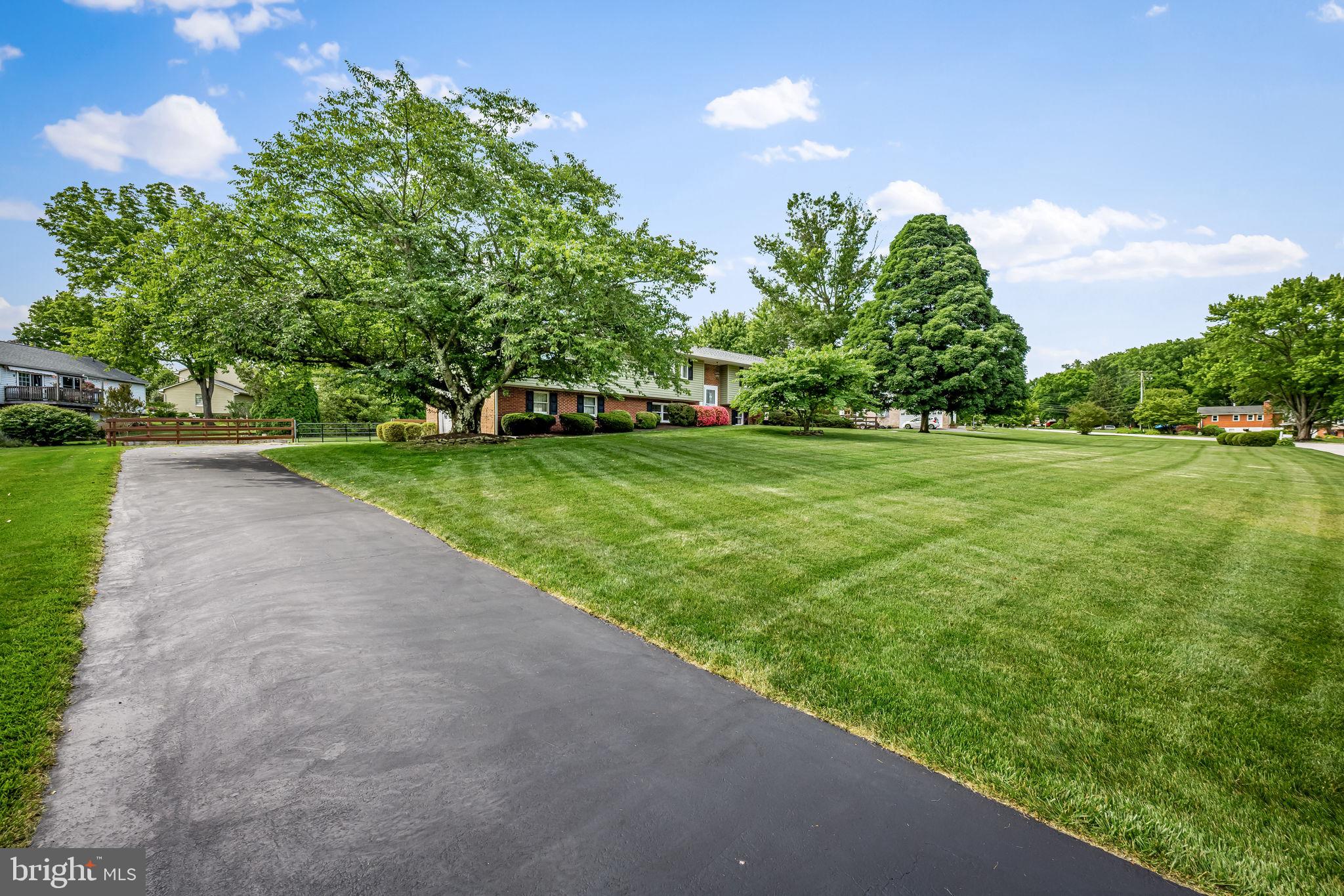 WOODRIDGE MANOR - Residential