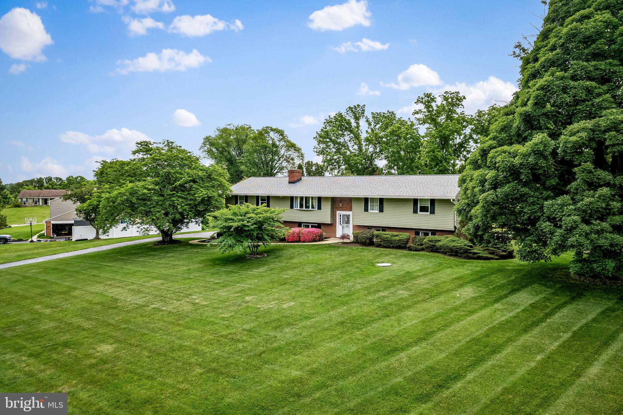 WOODRIDGE MANOR - Residential