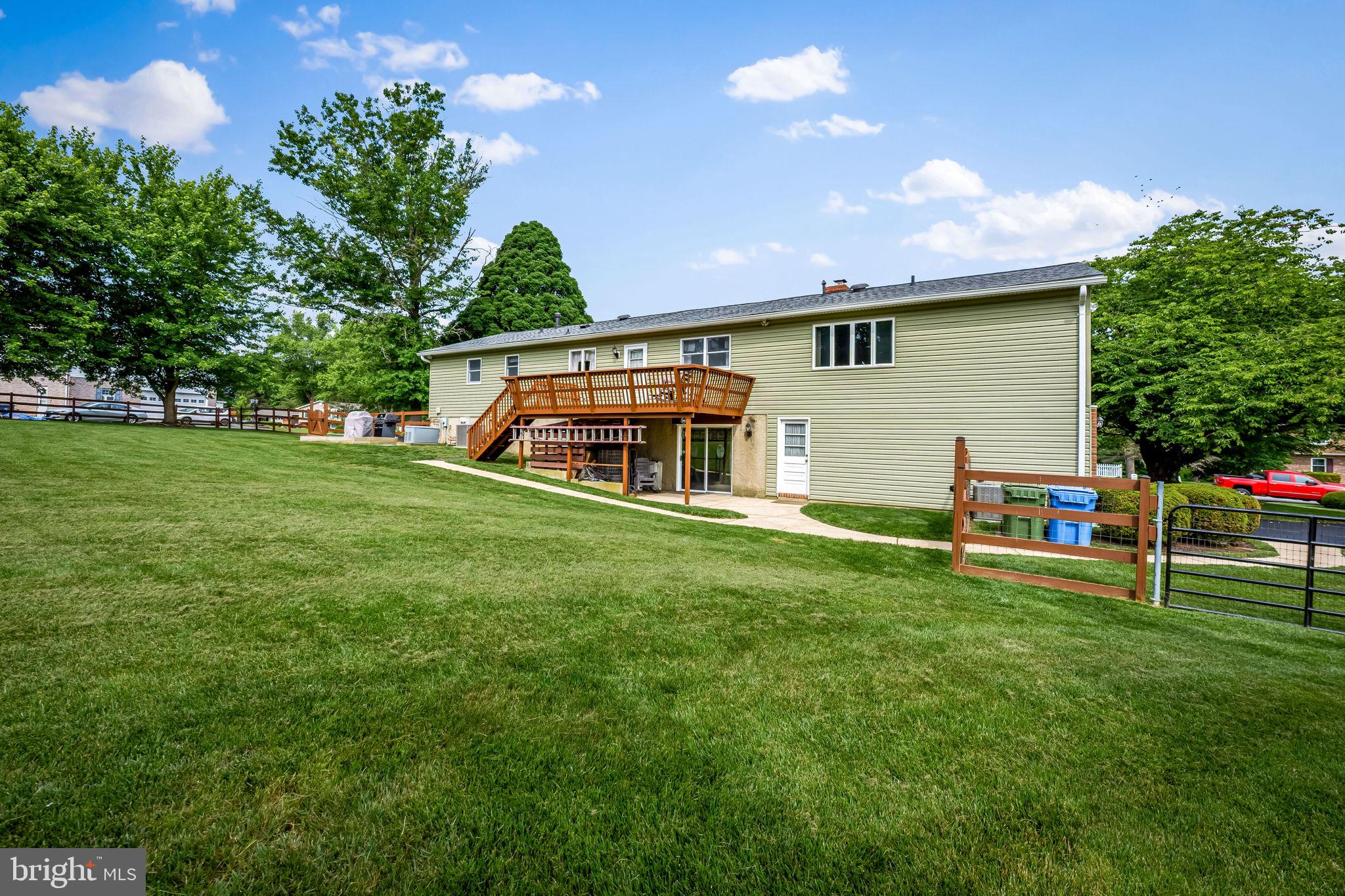 WOODRIDGE MANOR - Residential