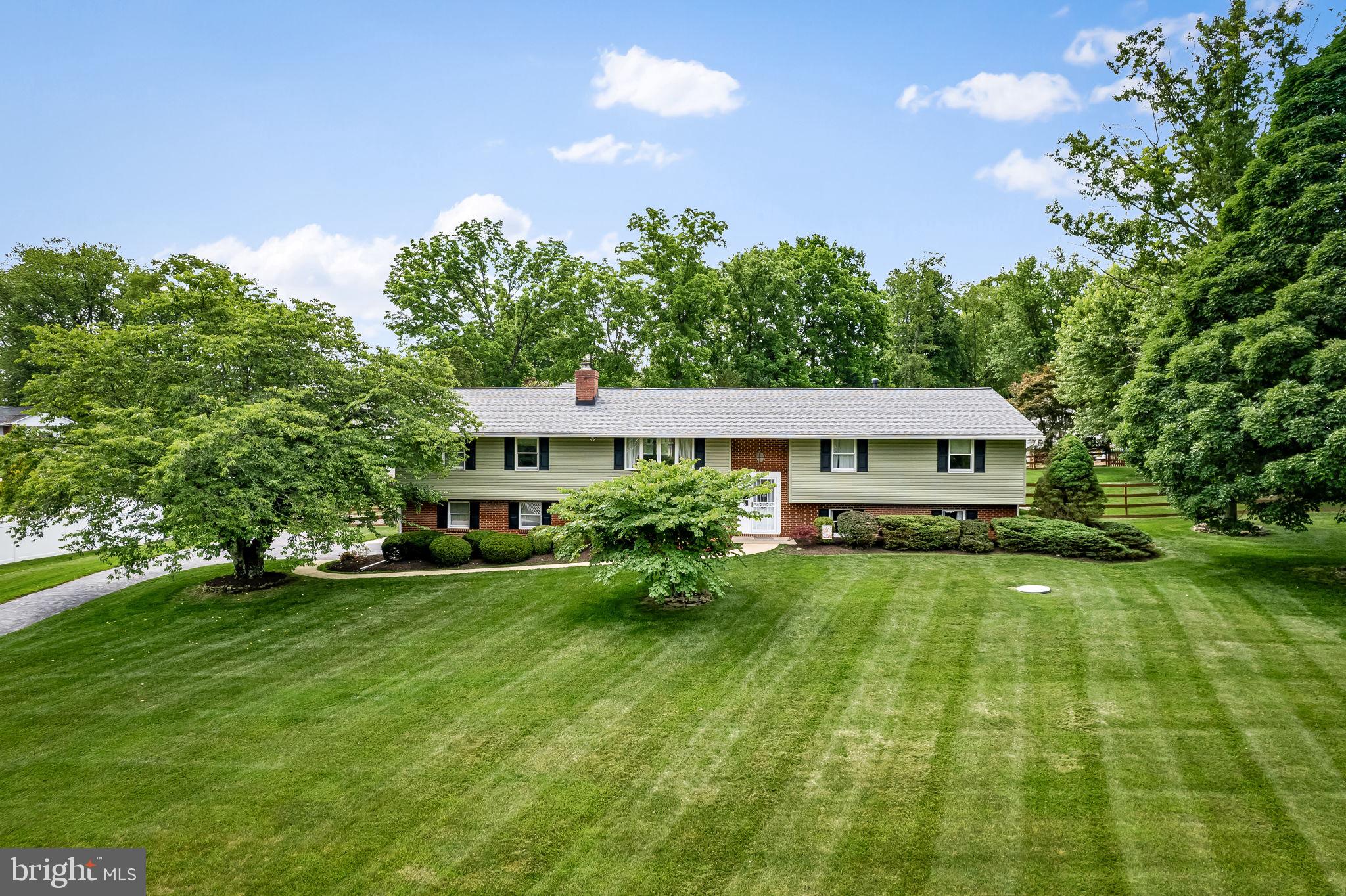 WOODRIDGE MANOR - Residential