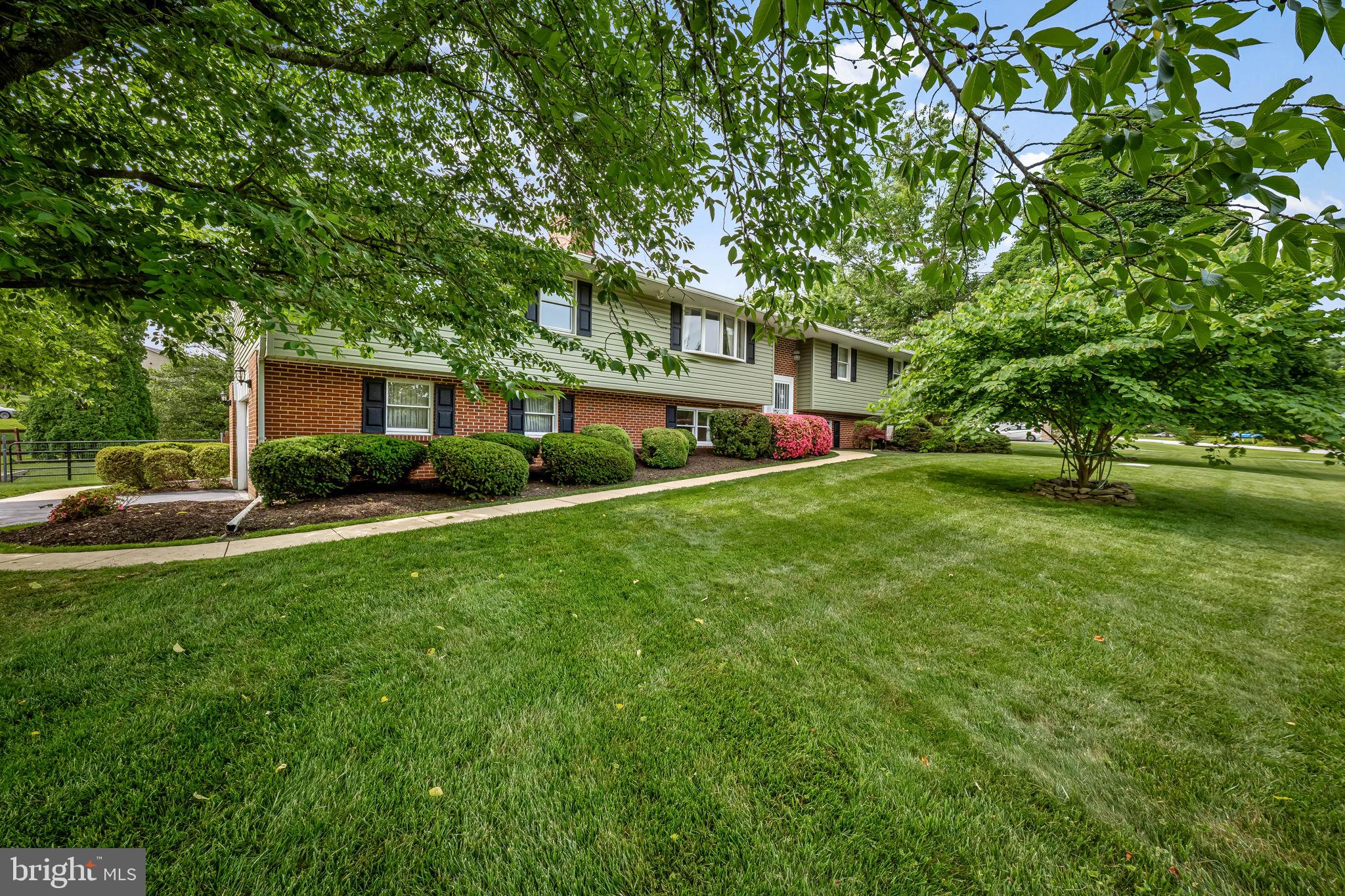 WOODRIDGE MANOR - Residential