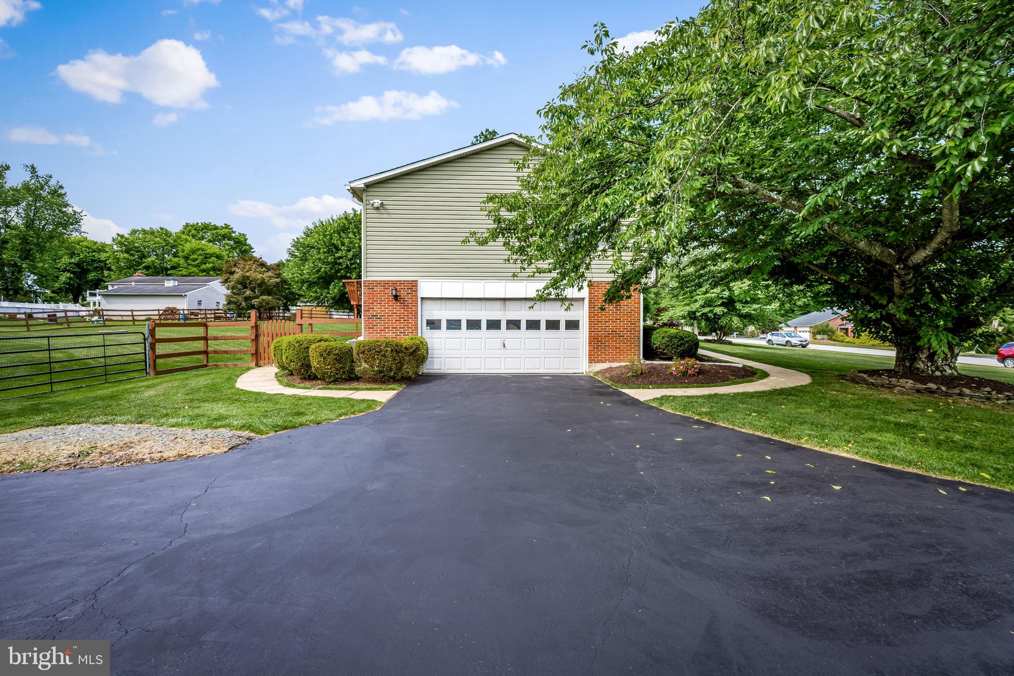 WOODRIDGE MANOR - Residential