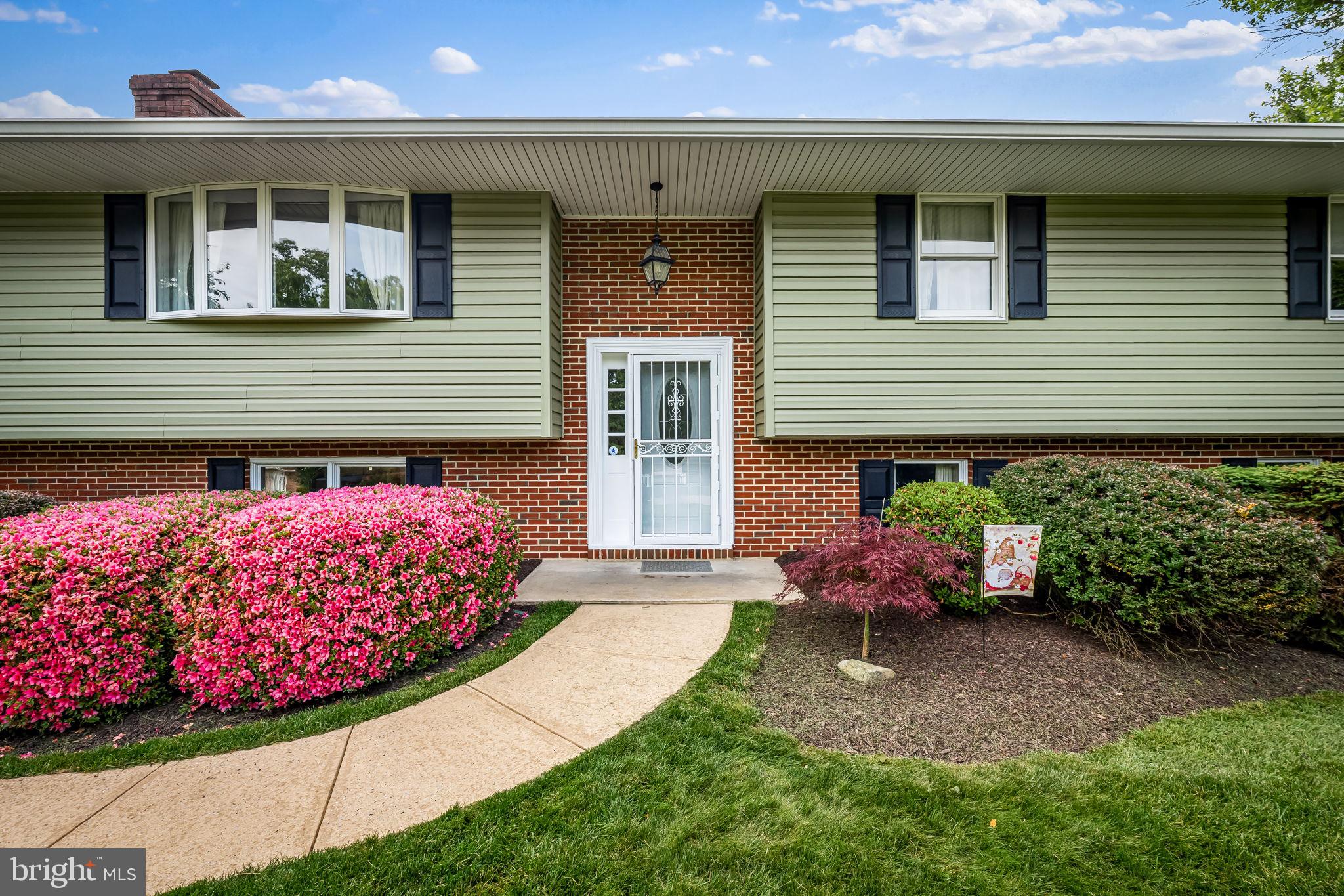 WOODRIDGE MANOR - Residential
