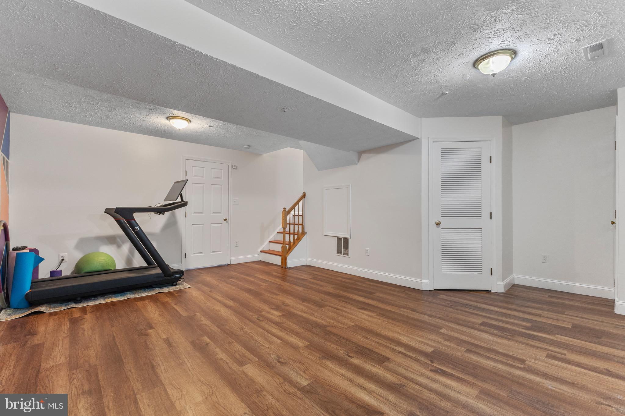 HILLCREST TOWNE - Residential