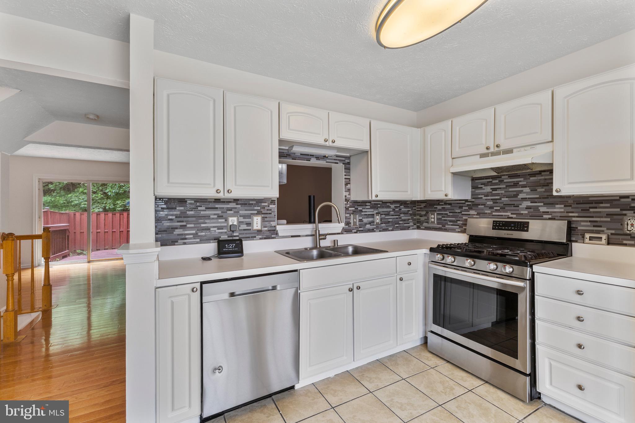 HILLCREST TOWNE - Residential