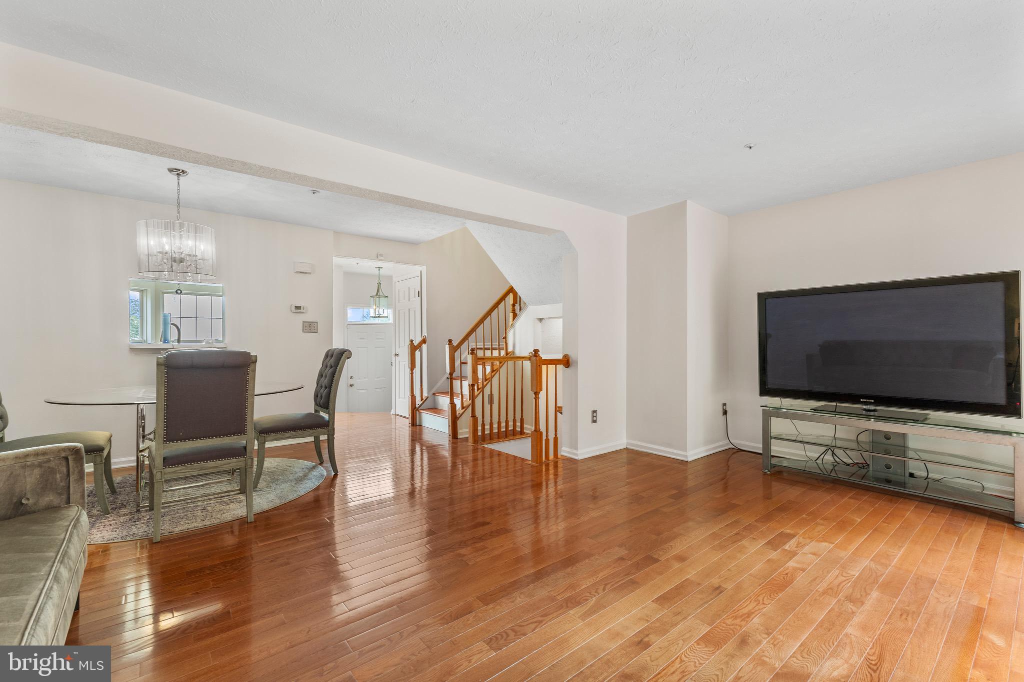 HILLCREST TOWNE - Residential