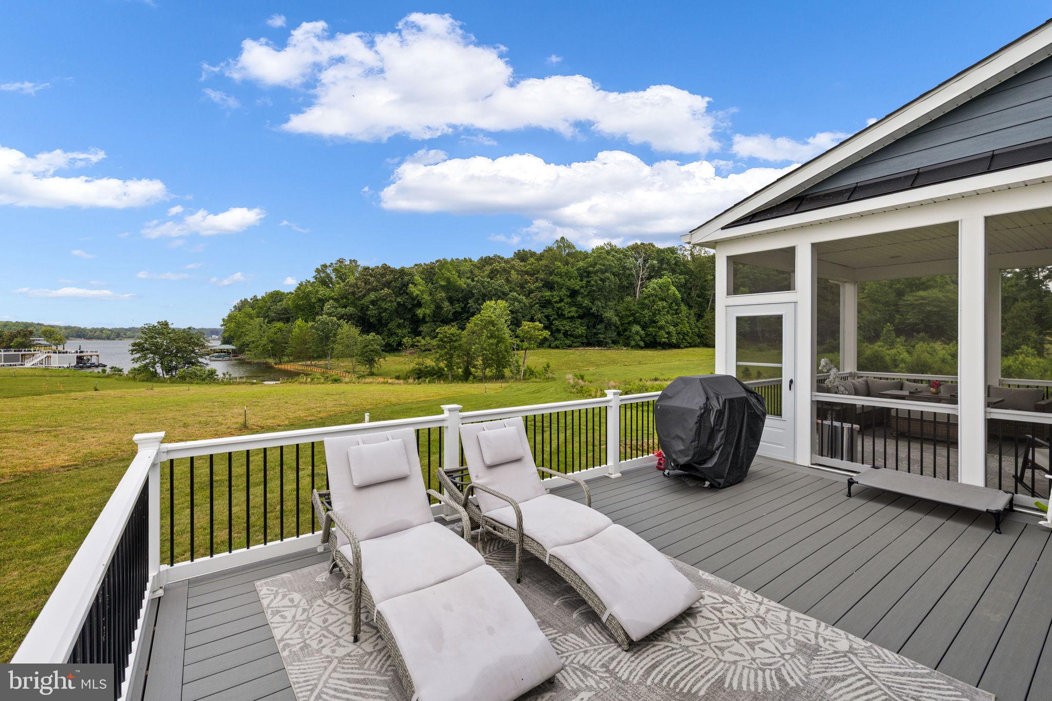 ROCK ISLAND LANDING - Residential