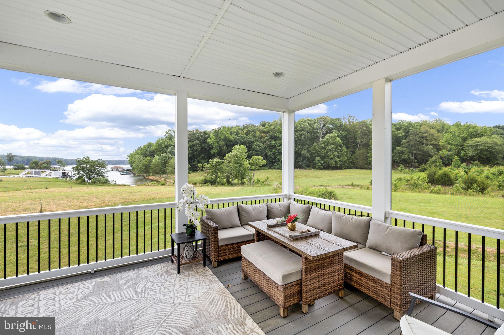 ROCK ISLAND LANDING - Residential