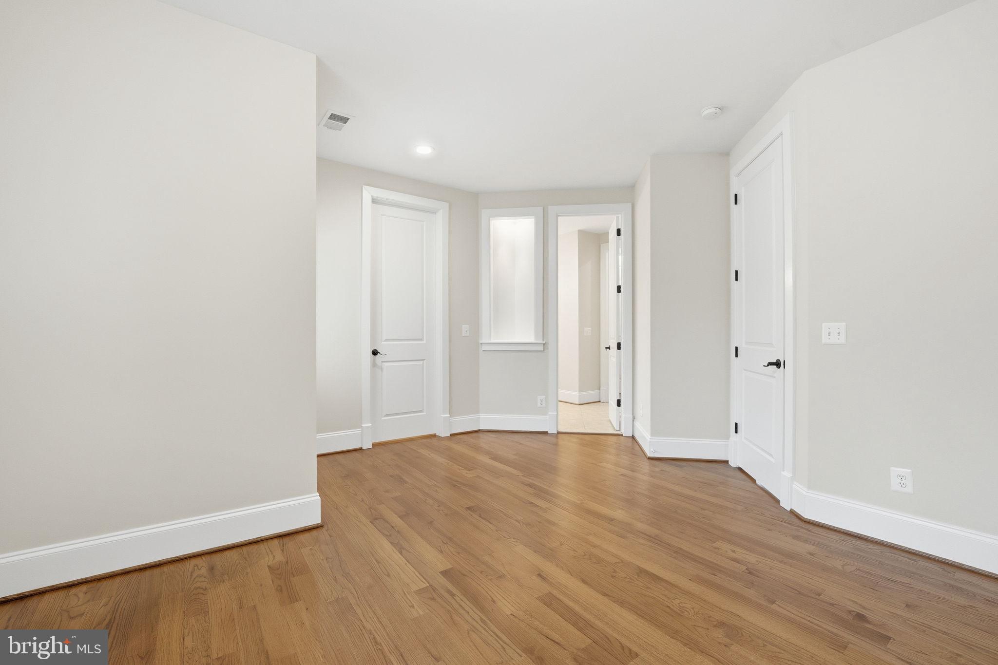 BERKSHIRE OAKWOOD - Residential