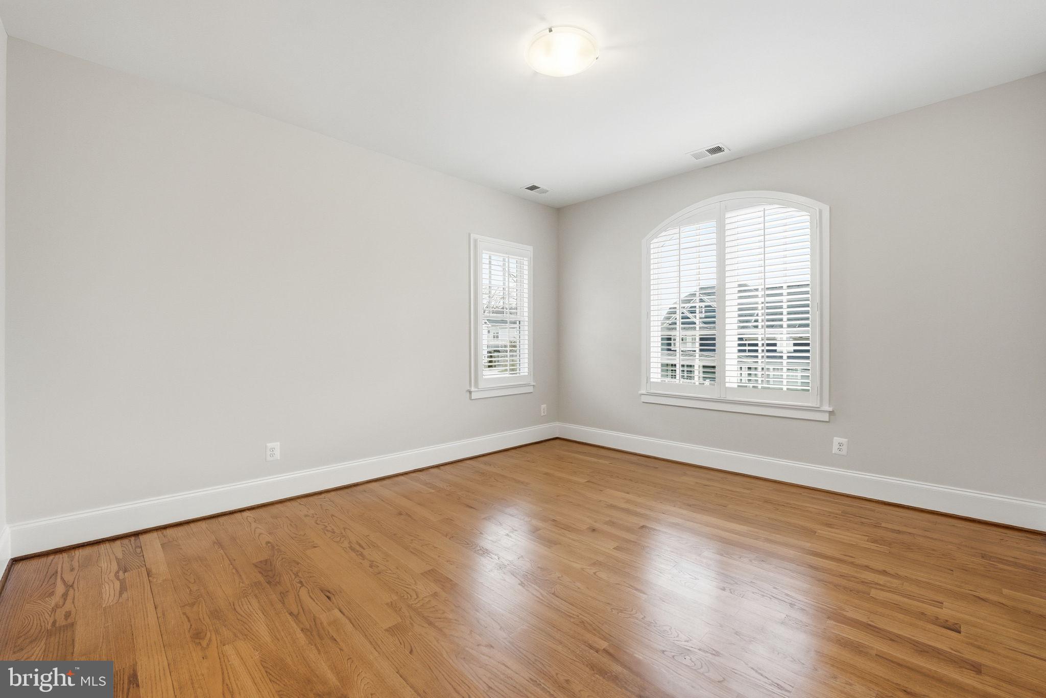 BERKSHIRE OAKWOOD - Residential