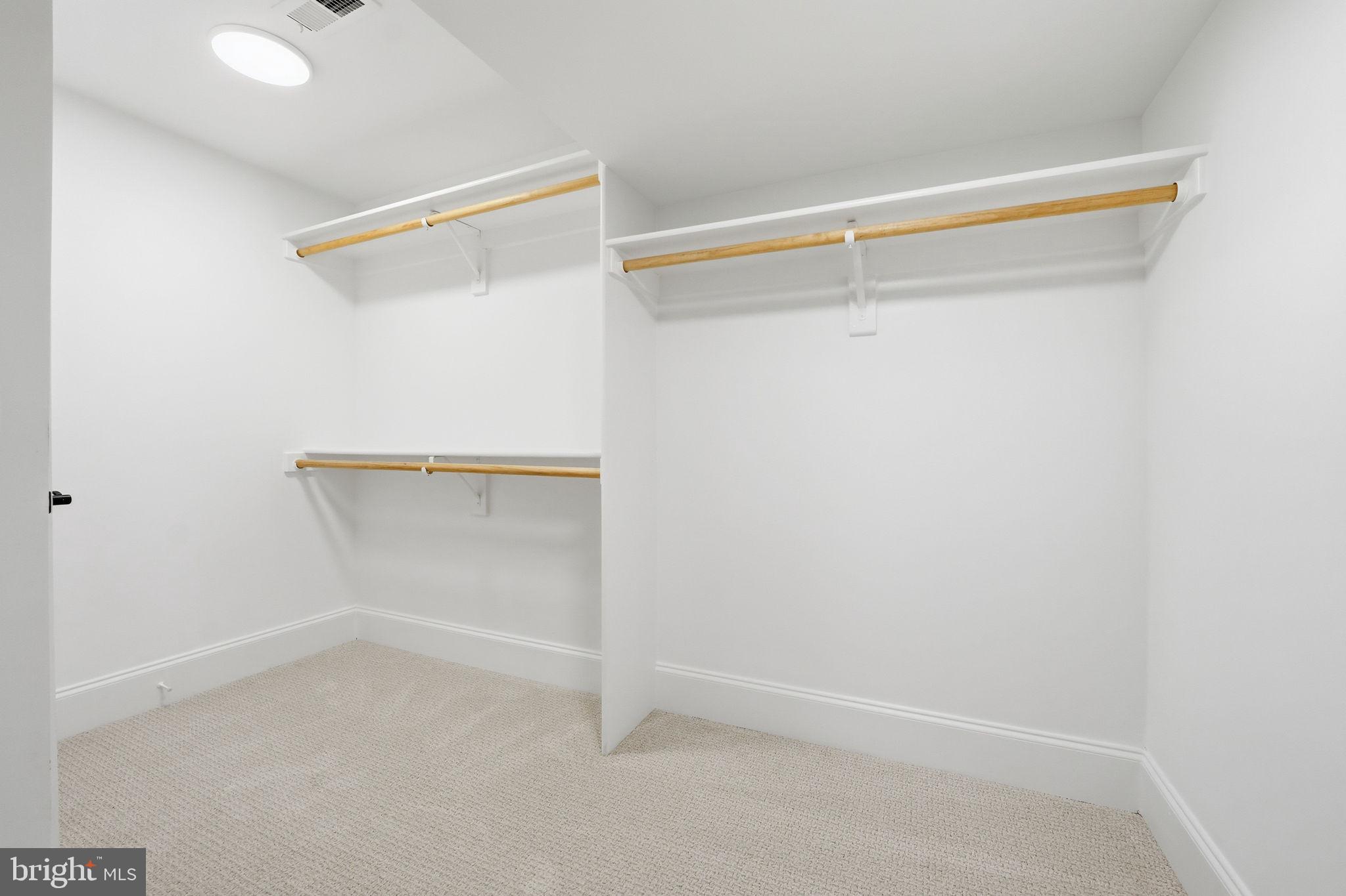 BERKSHIRE OAKWOOD - Residential