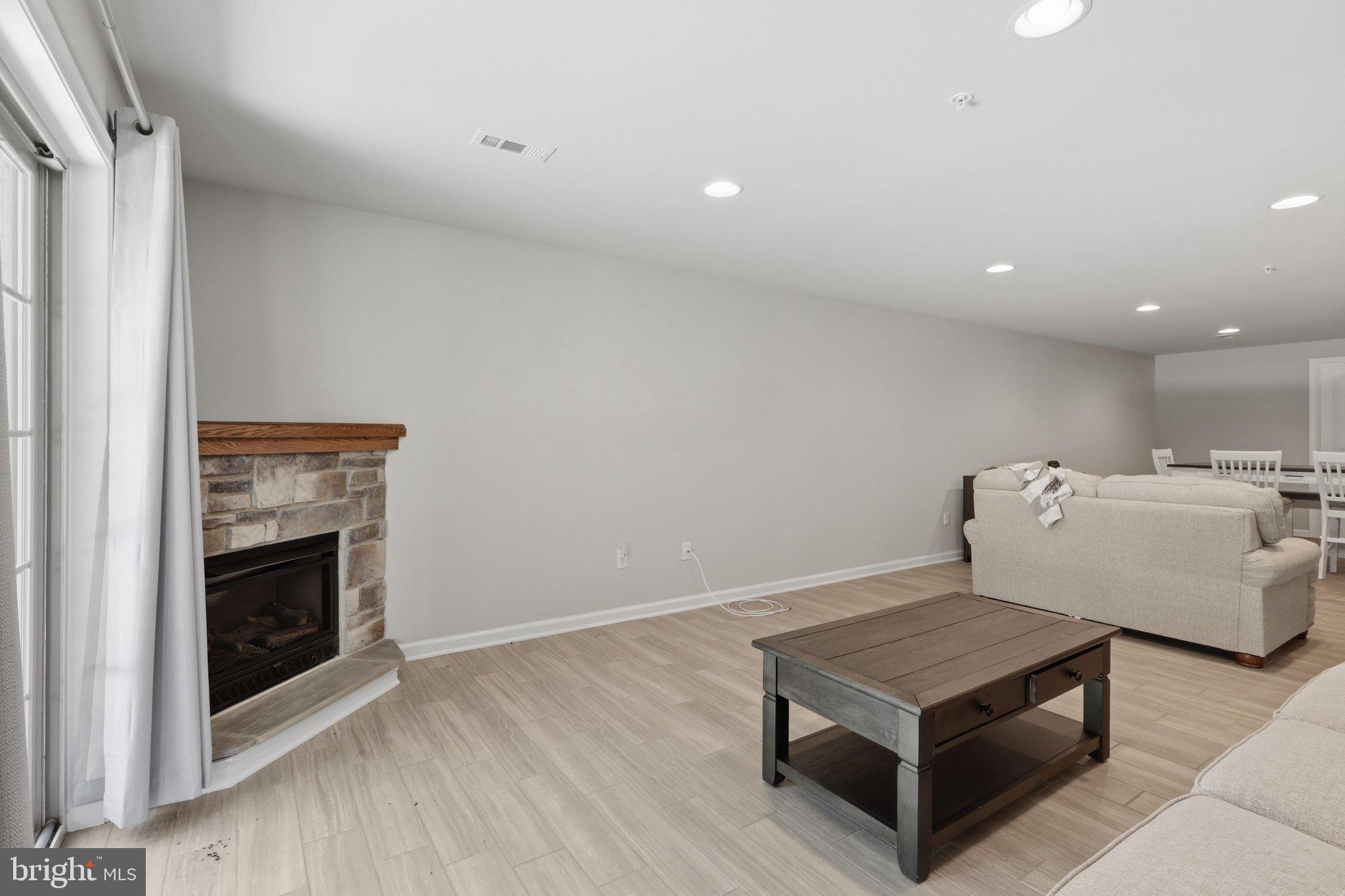 QUAIL RUN CONDOS - Residential