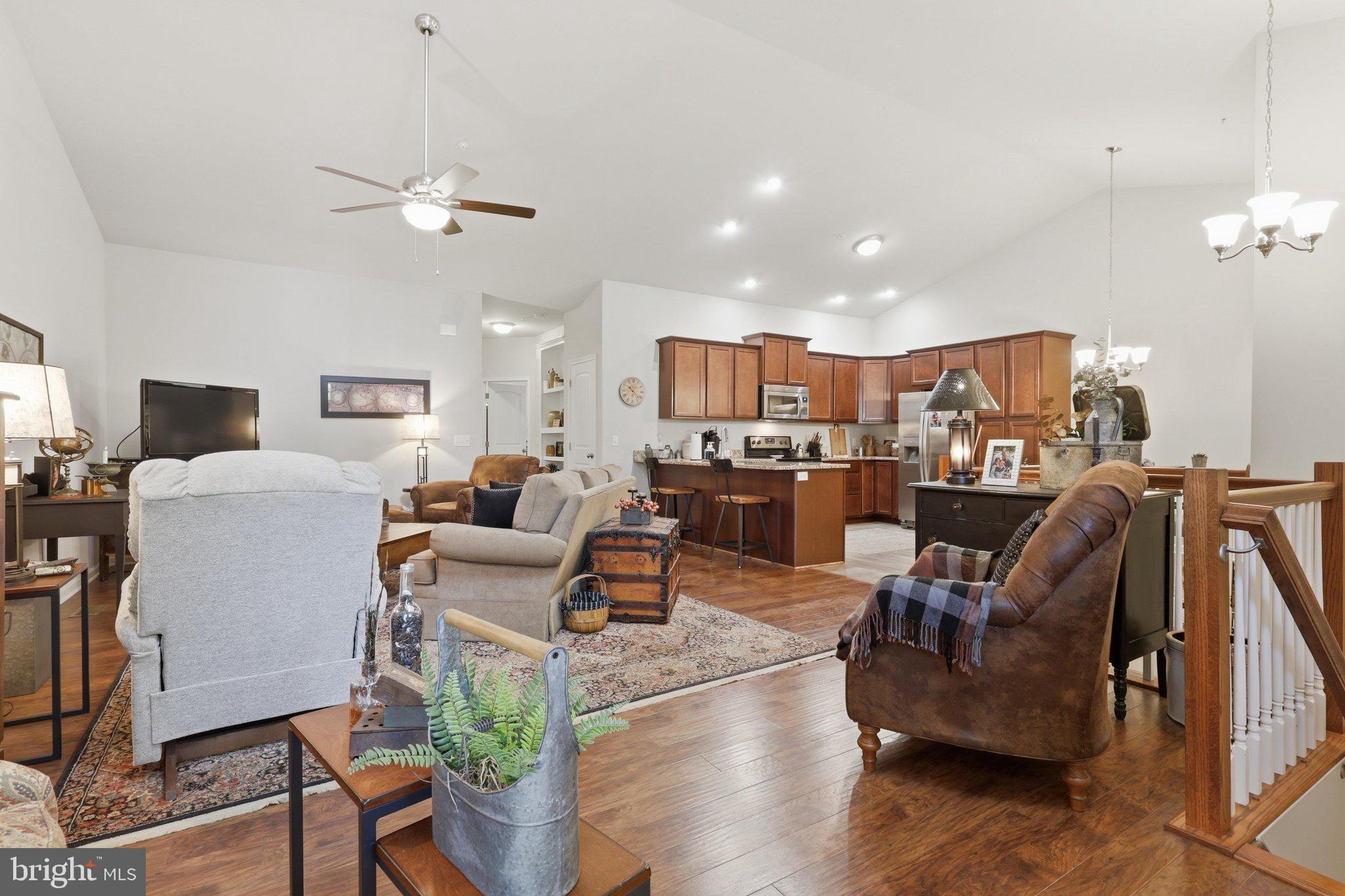 QUAIL RUN CONDOS - Residential