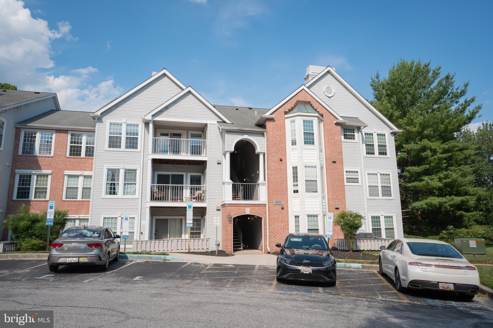 SILVERBROOK FARMS - Residential
