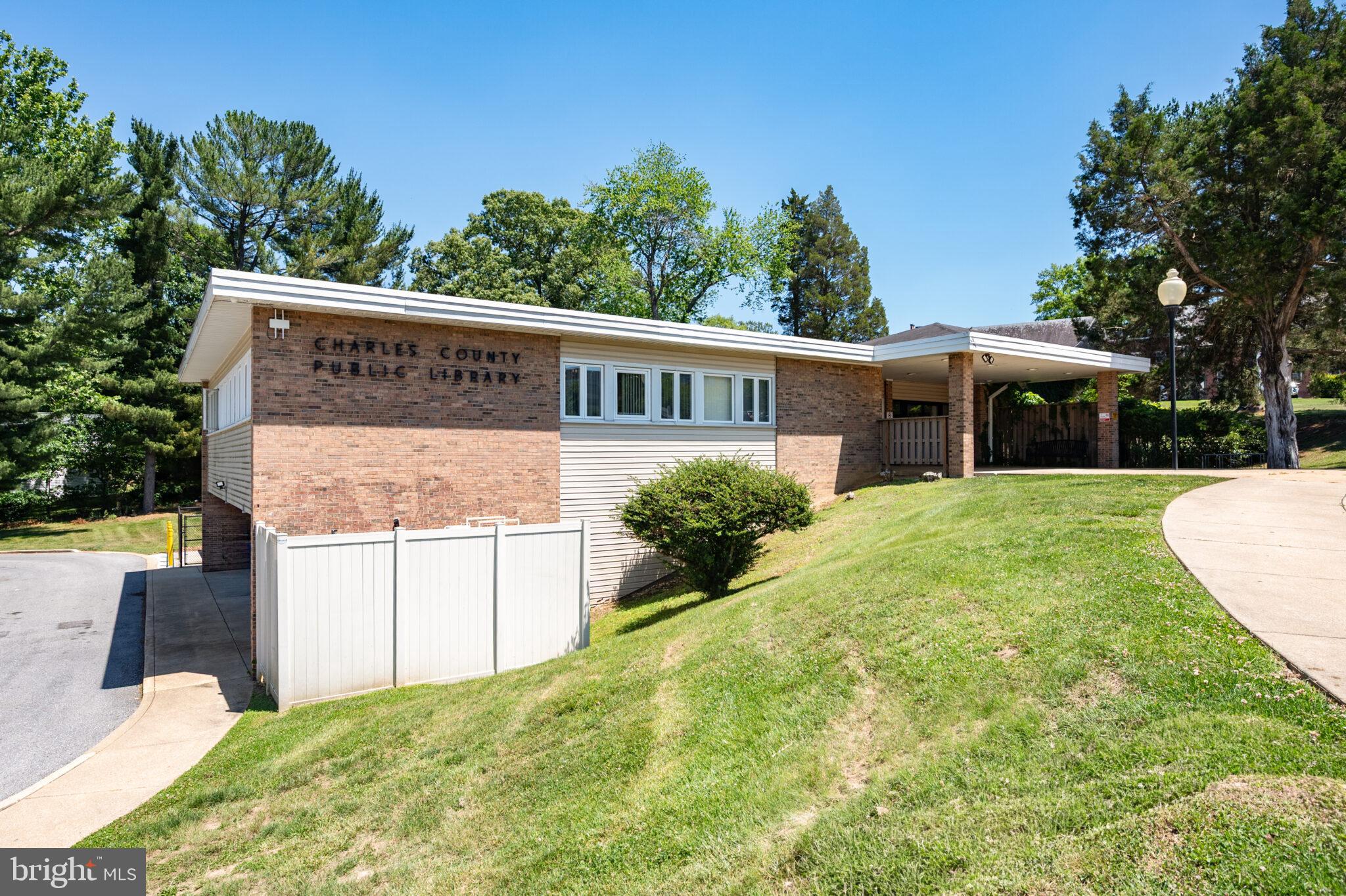REDWOOD MANOR - Residential