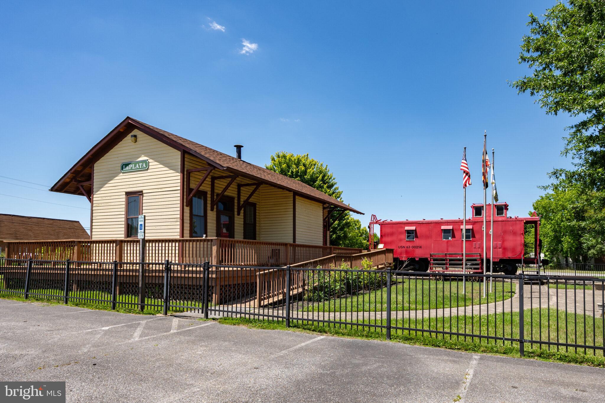 REDWOOD MANOR - Residential