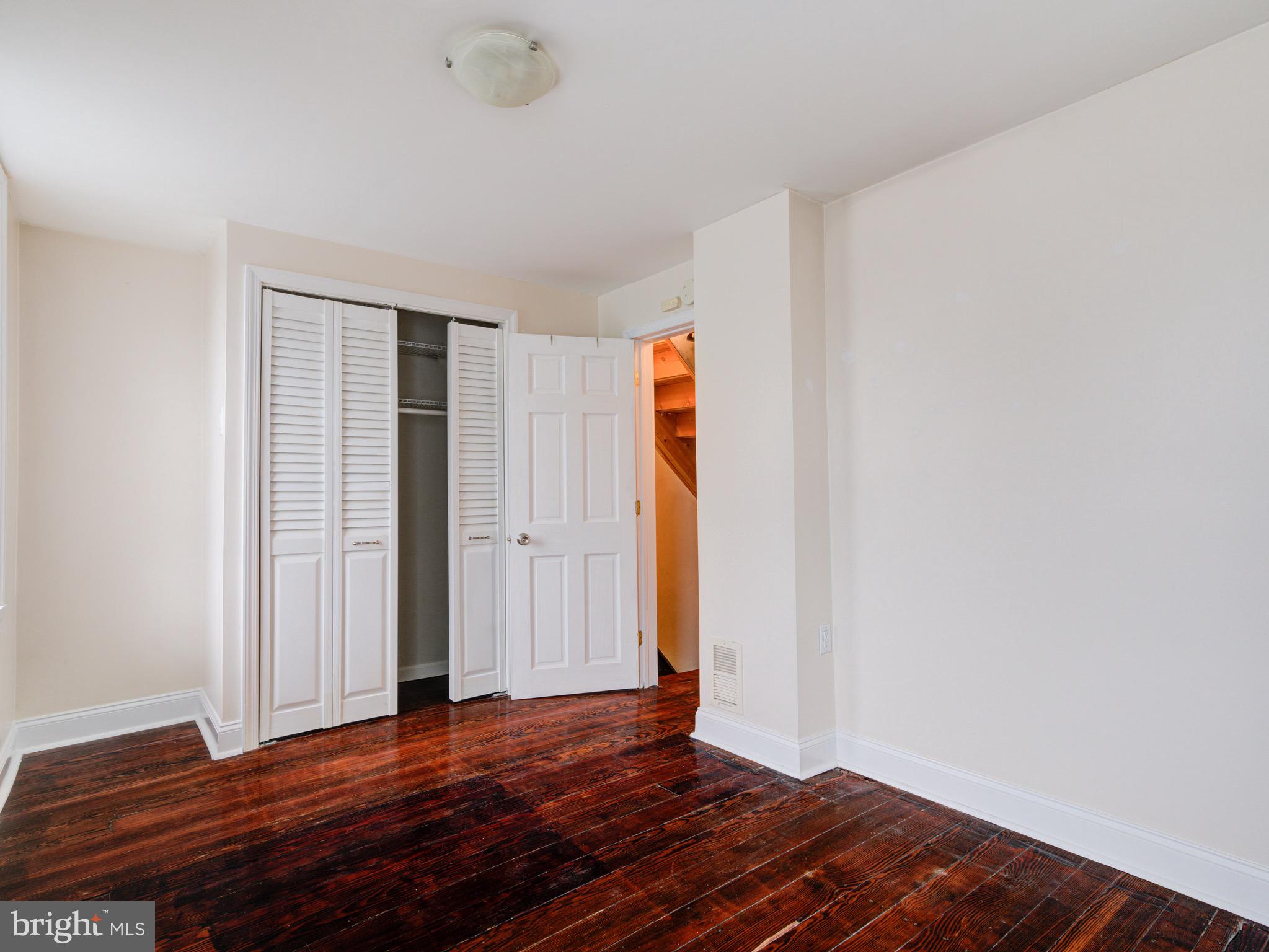 EAST KENSINGTON - Residential