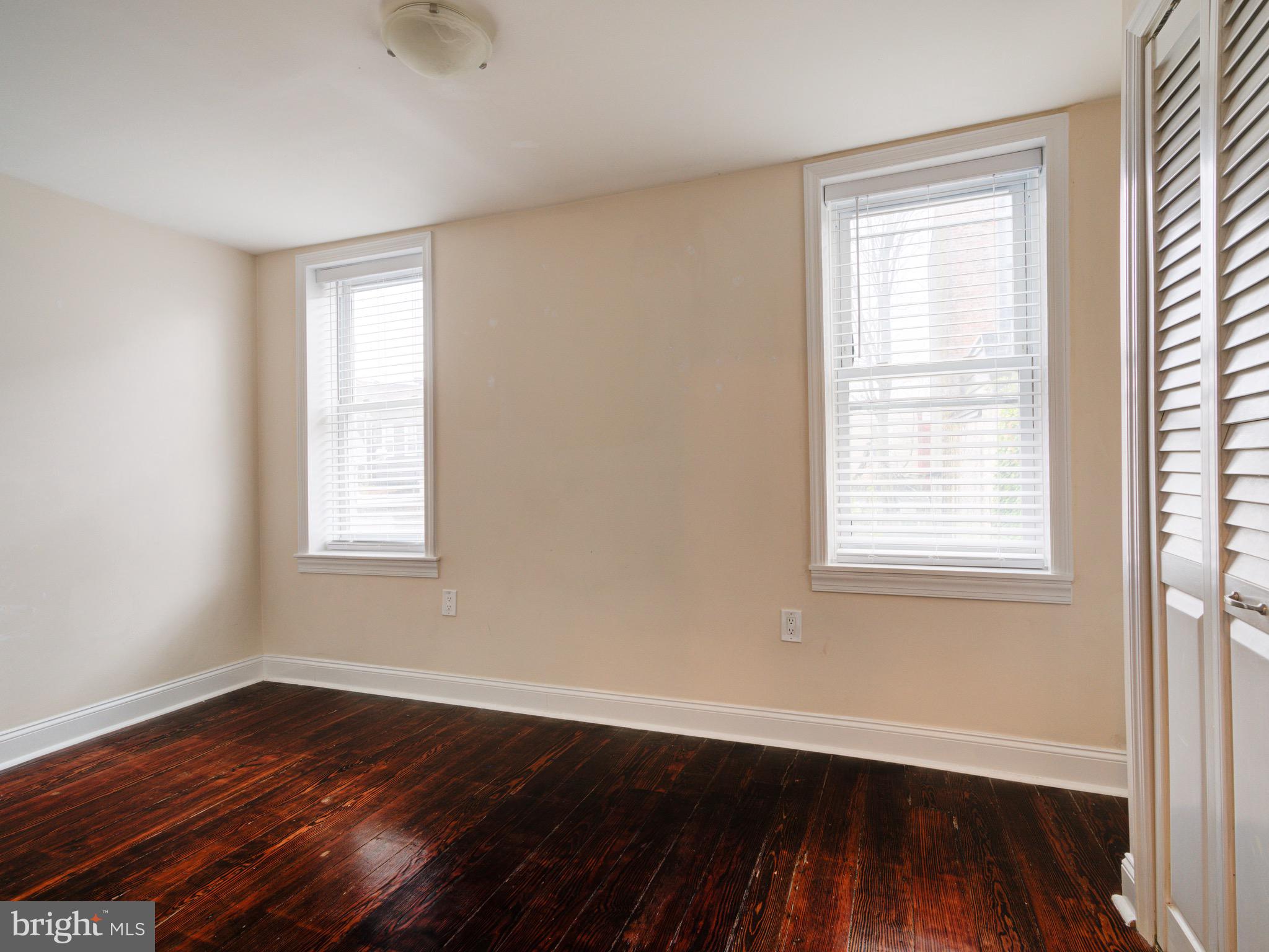 EAST KENSINGTON - Residential