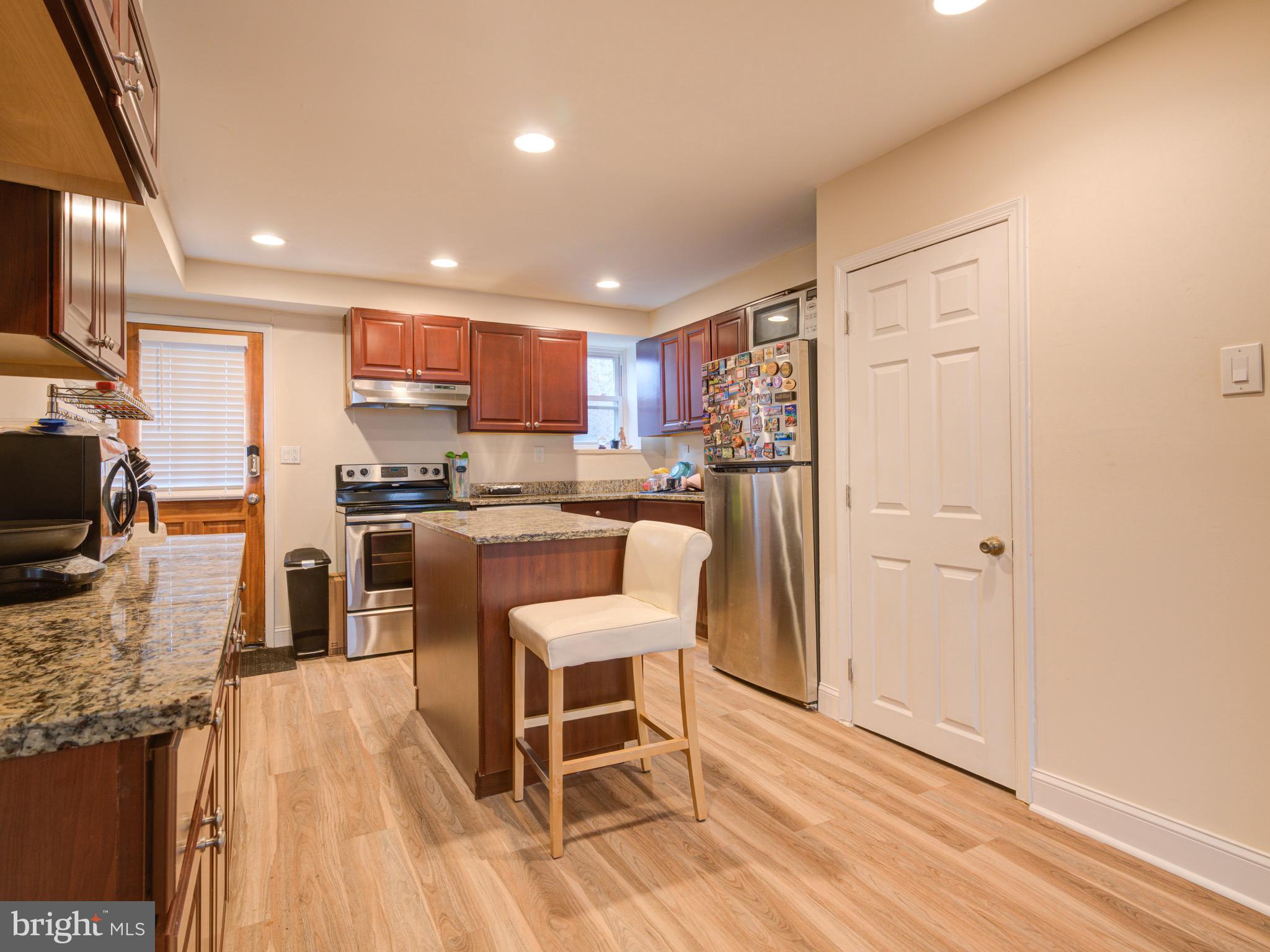 EAST KENSINGTON - Residential