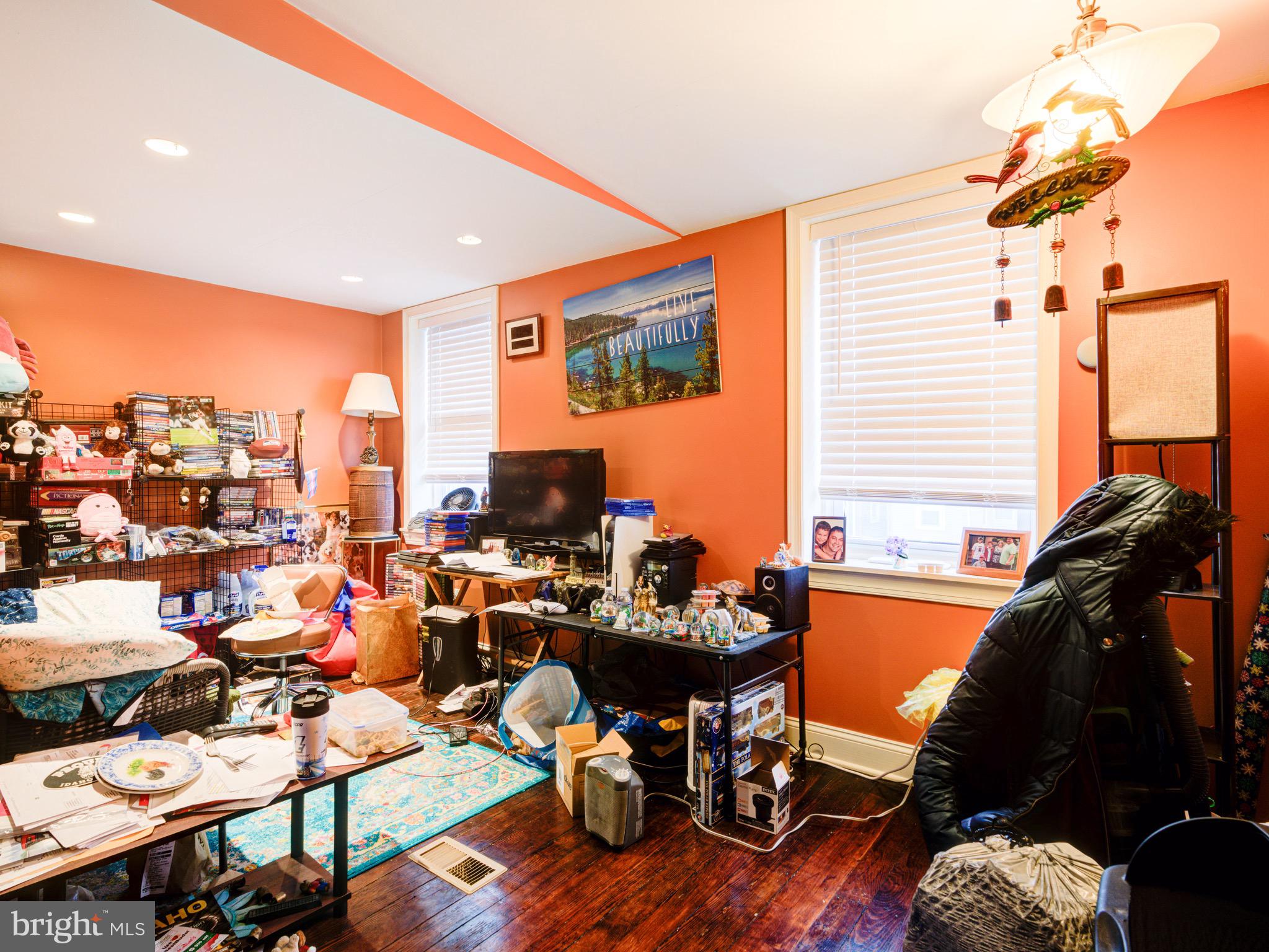 EAST KENSINGTON - Residential