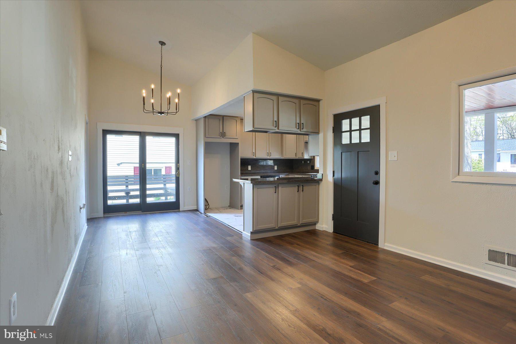 FOREST HILLS - Residential