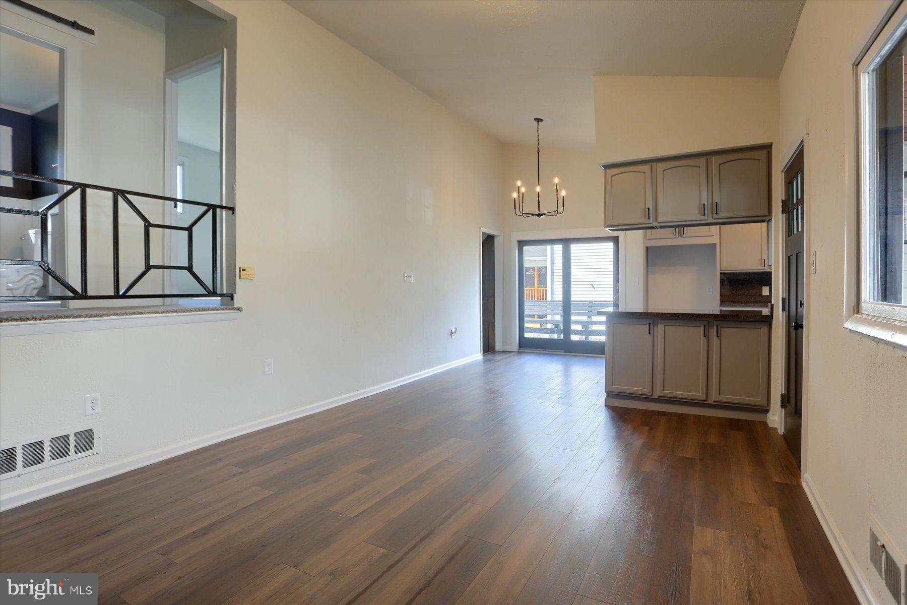 FOREST HILLS - Residential