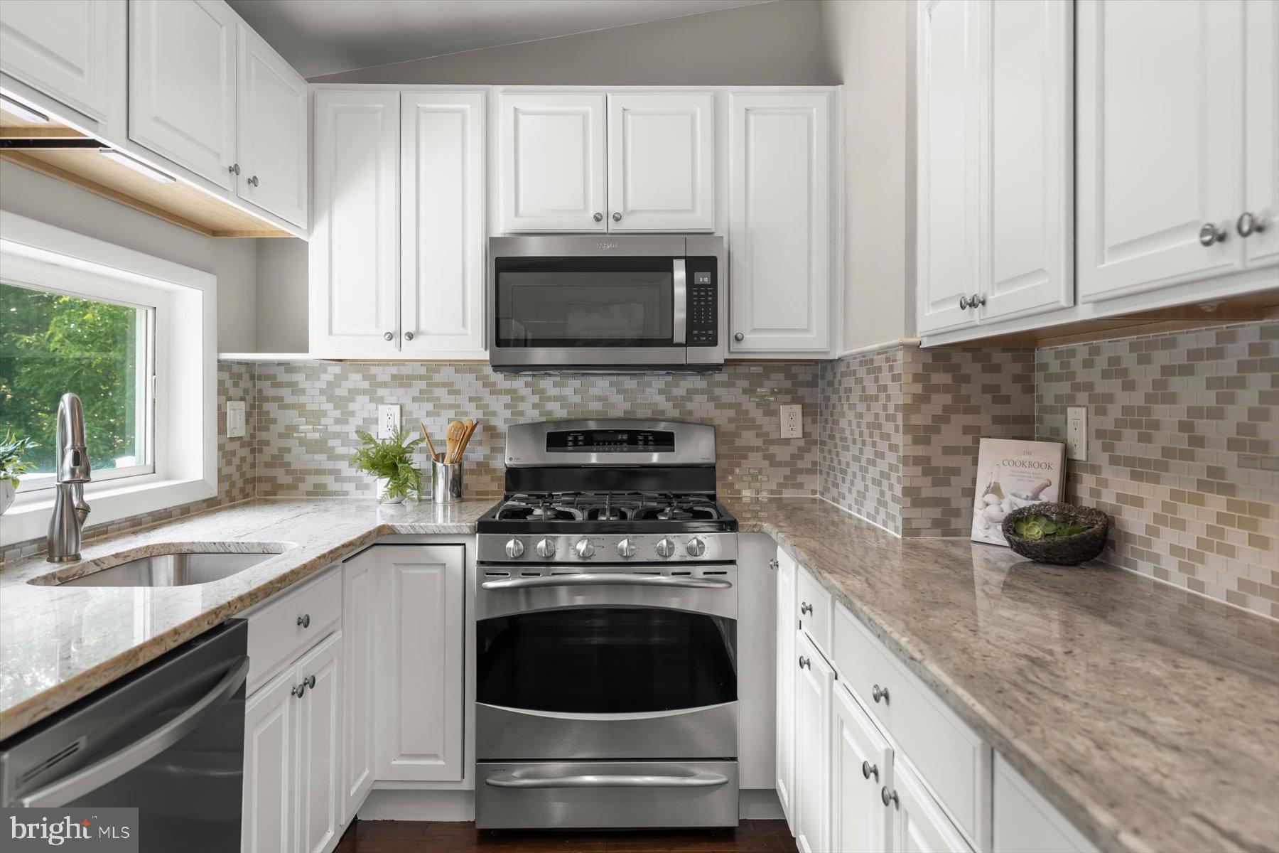 ROCK CREEK PALISADES - Residential