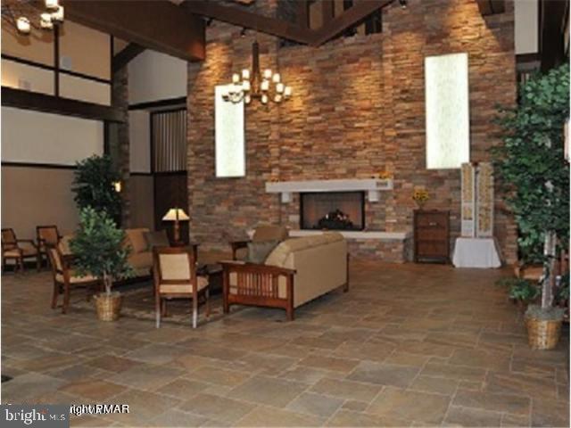 ARROWHEAD  LAKES - Residential
