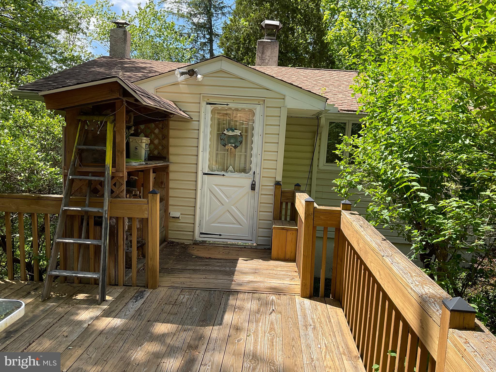 ARROWHEAD  LAKES - Residential