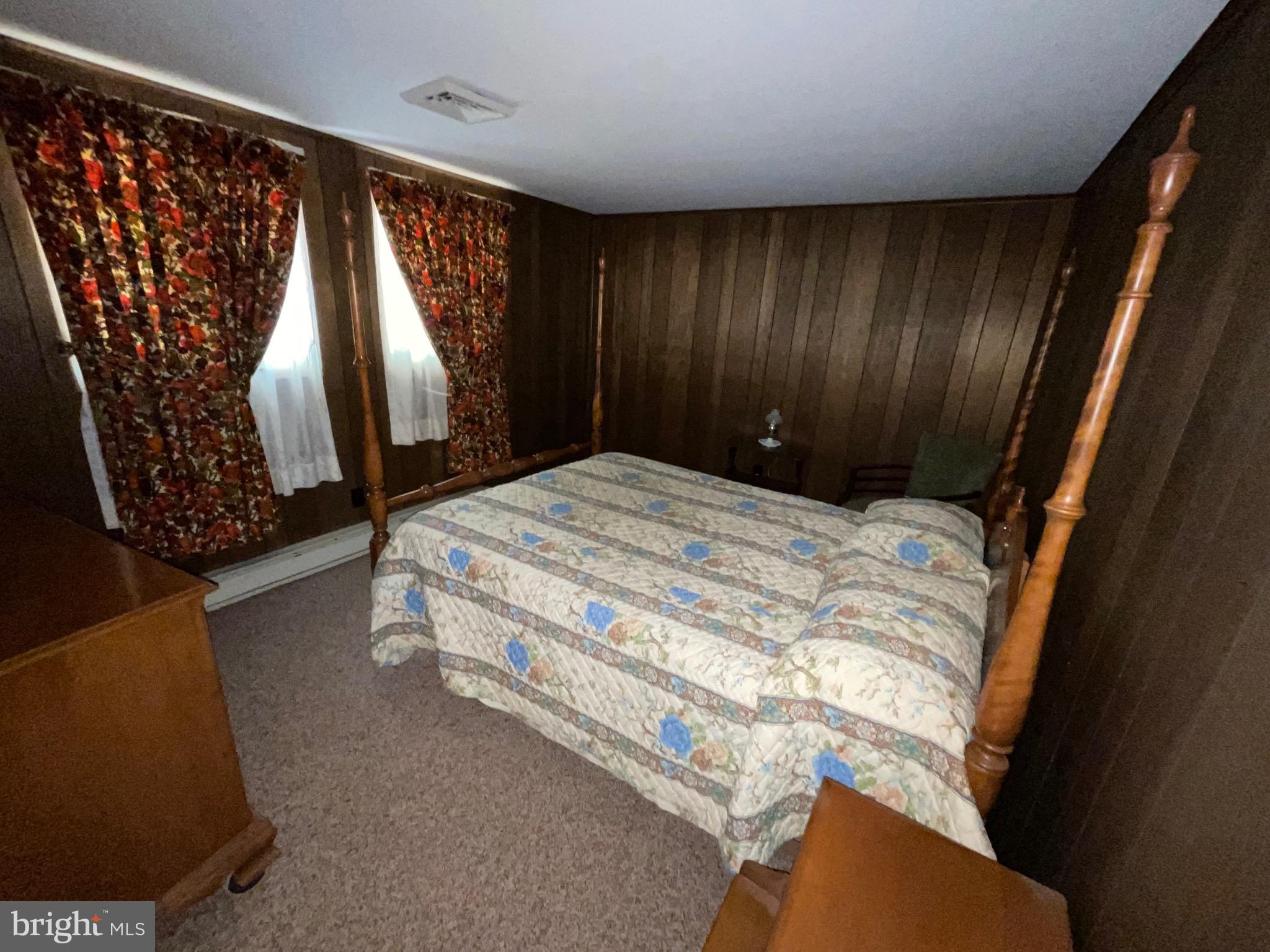 ARROWHEAD  LAKES - Residential