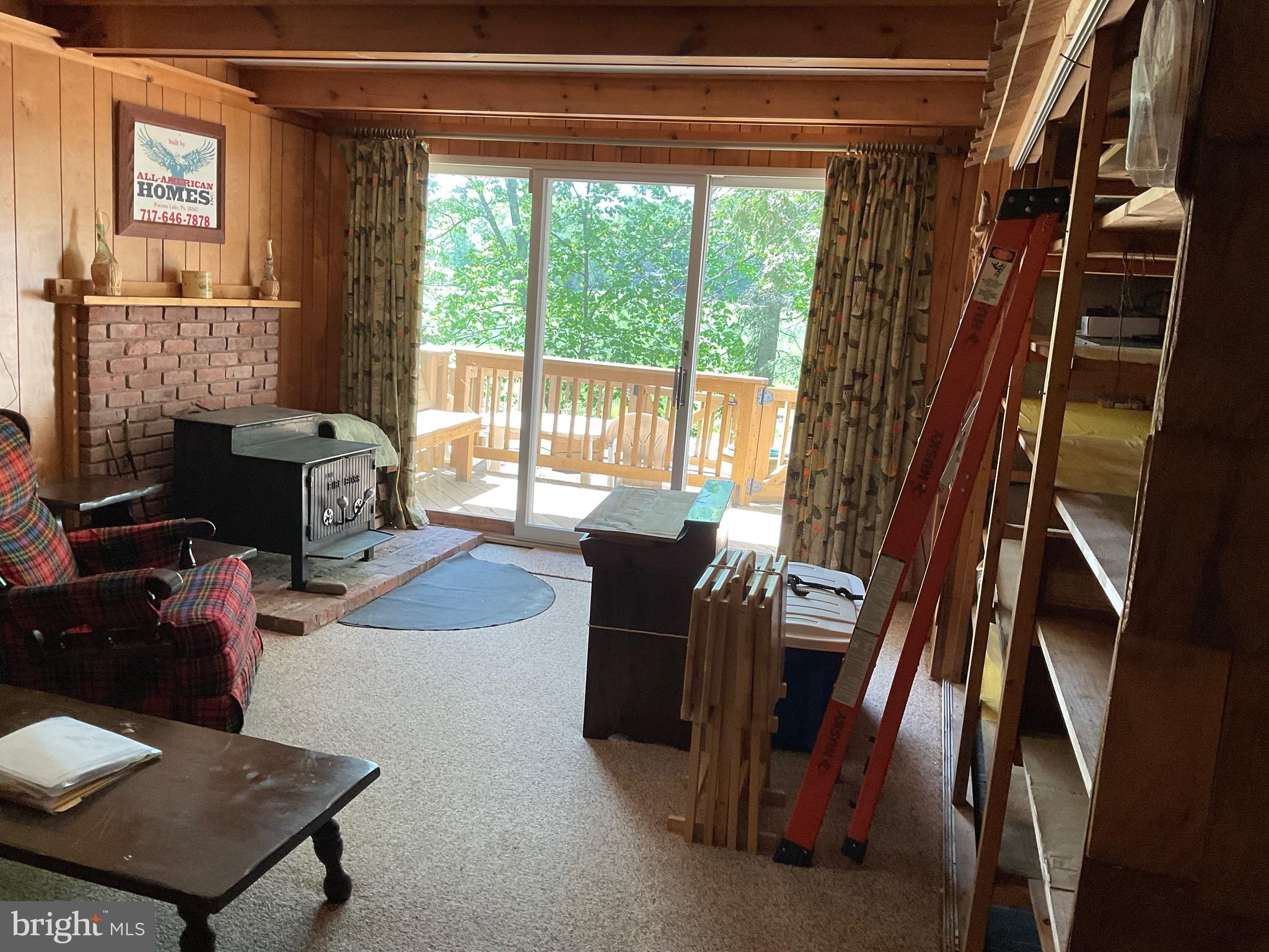 ARROWHEAD  LAKES - Residential