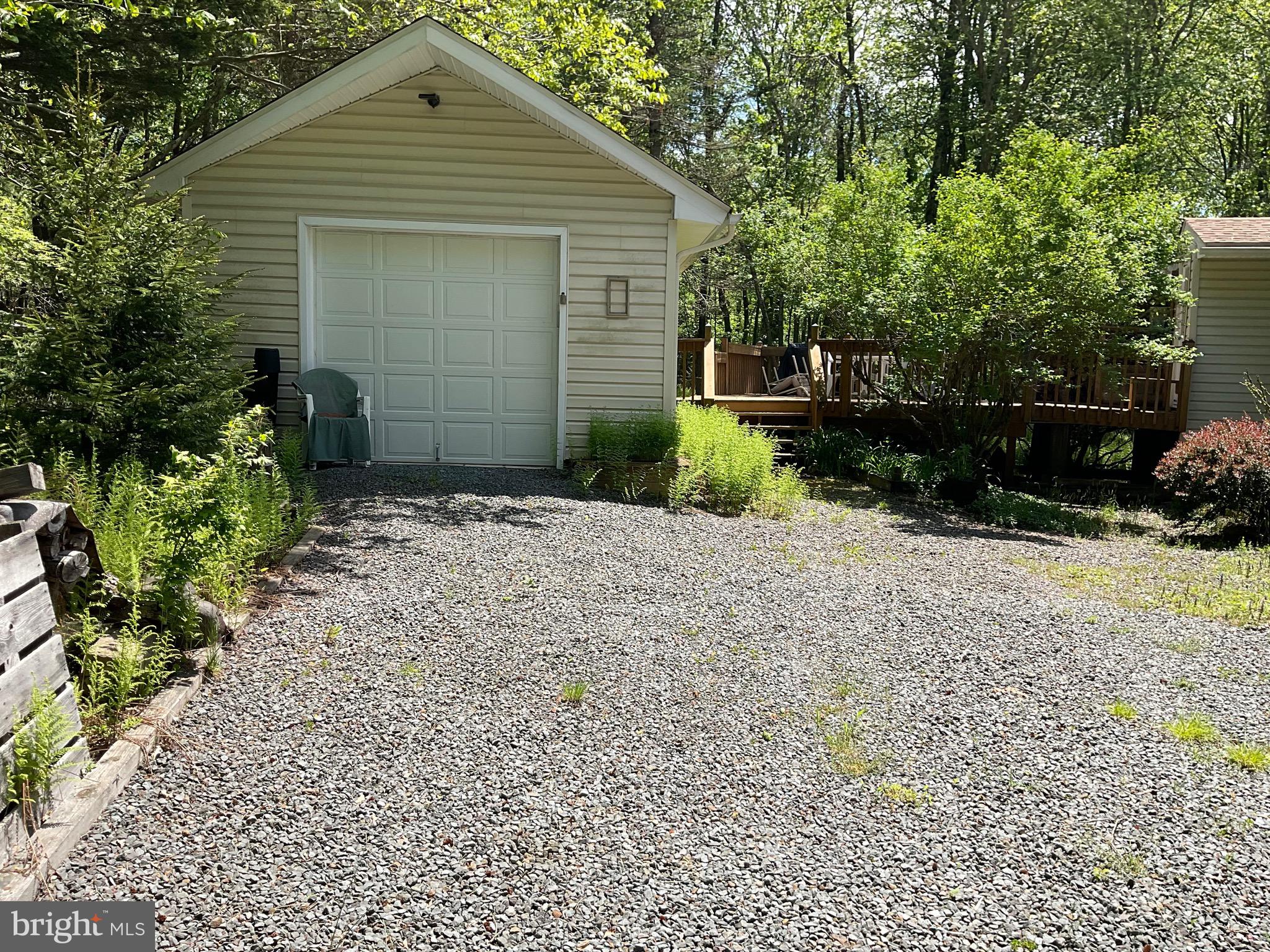 ARROWHEAD  LAKES - Residential