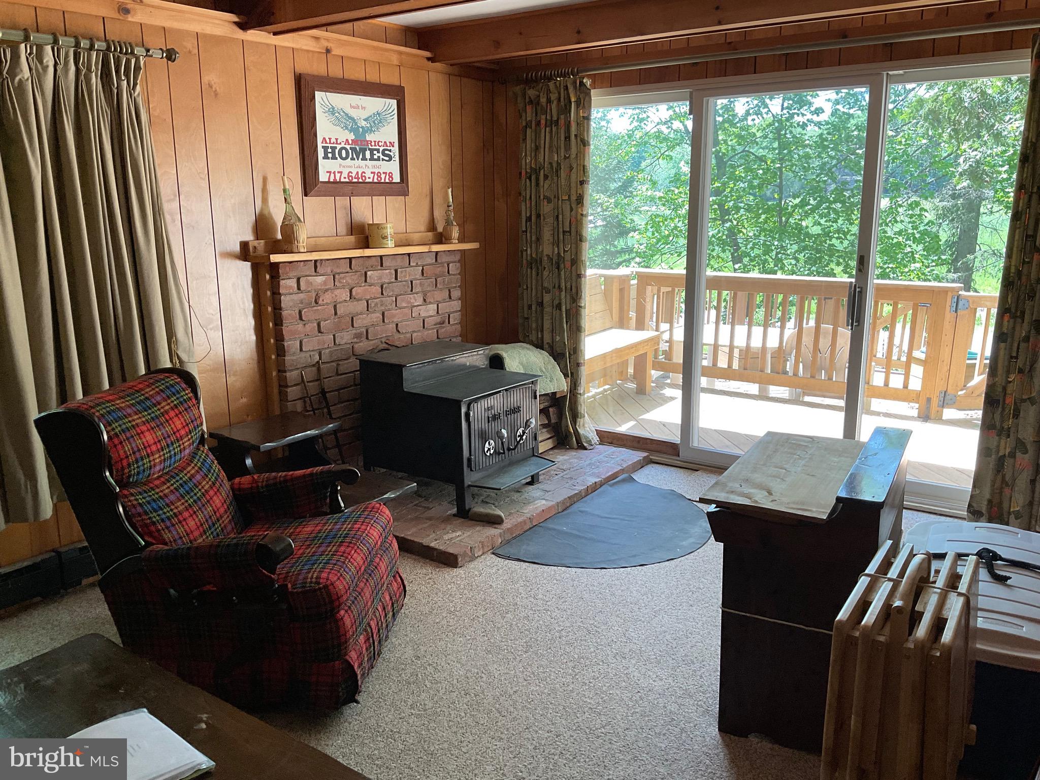 ARROWHEAD  LAKES - Residential