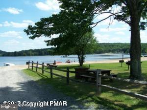 ARROWHEAD  LAKES - Residential